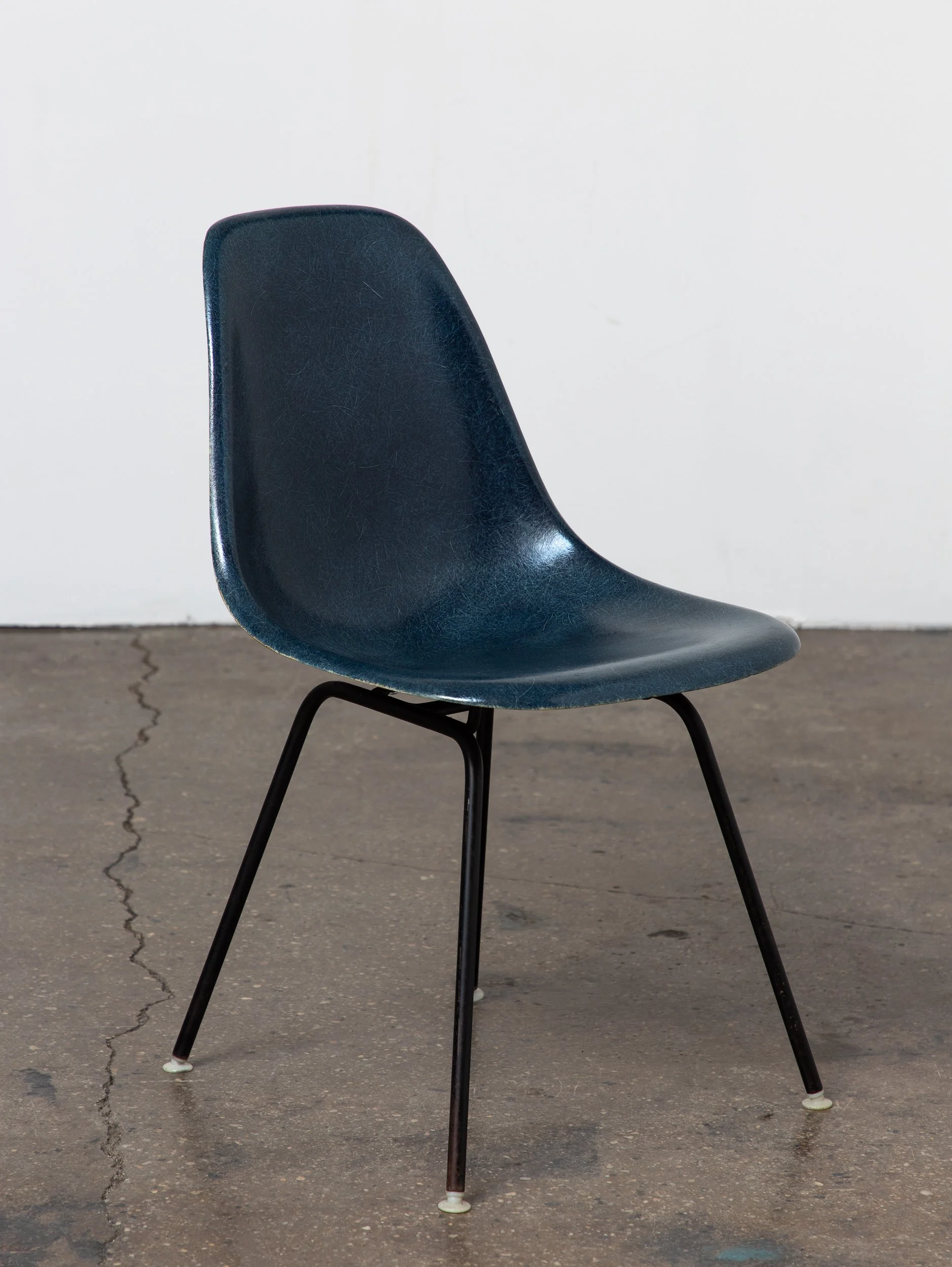 Build an Eames Shell Chair Set