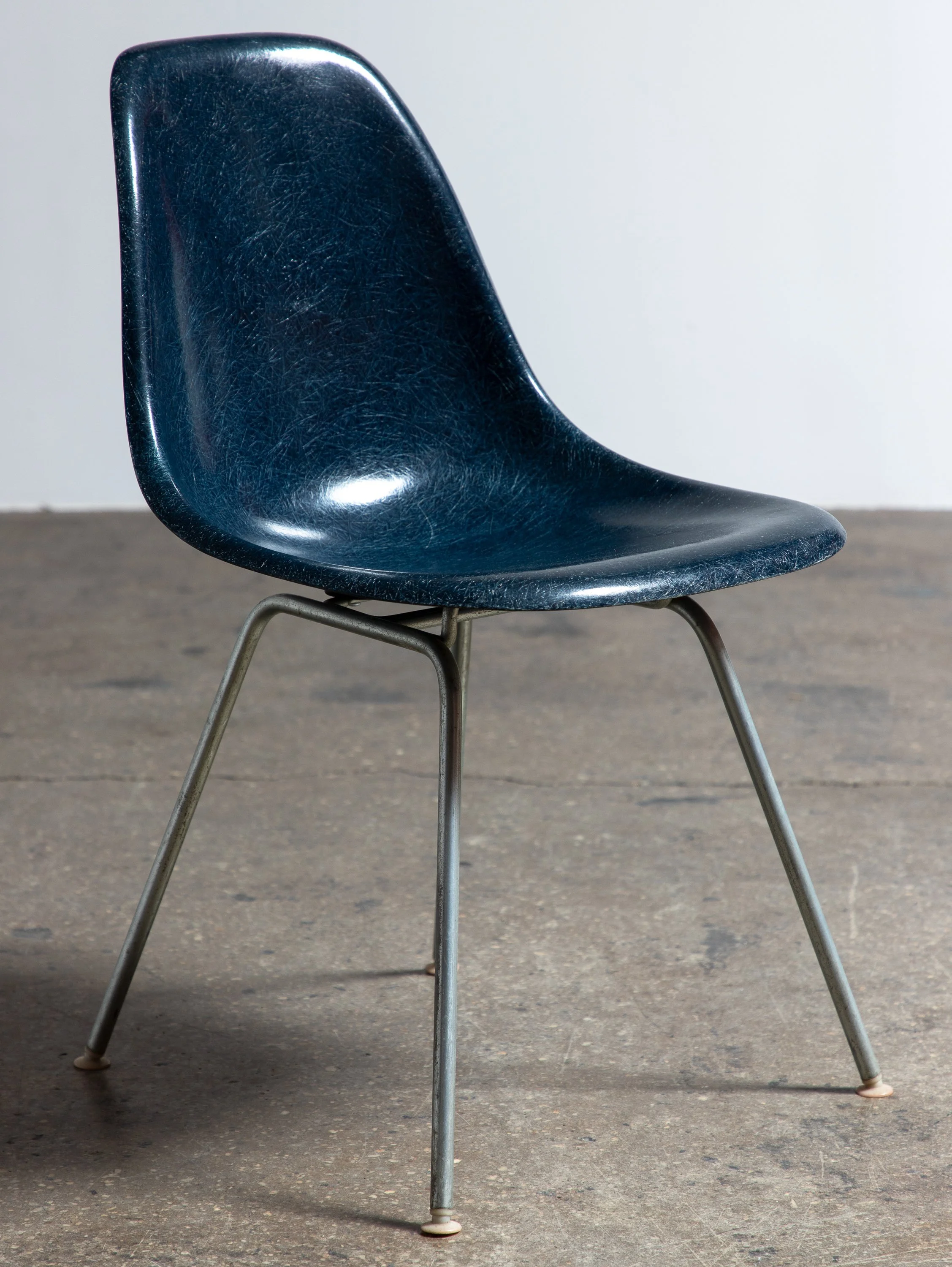 Build an Eames Shell Chair Set