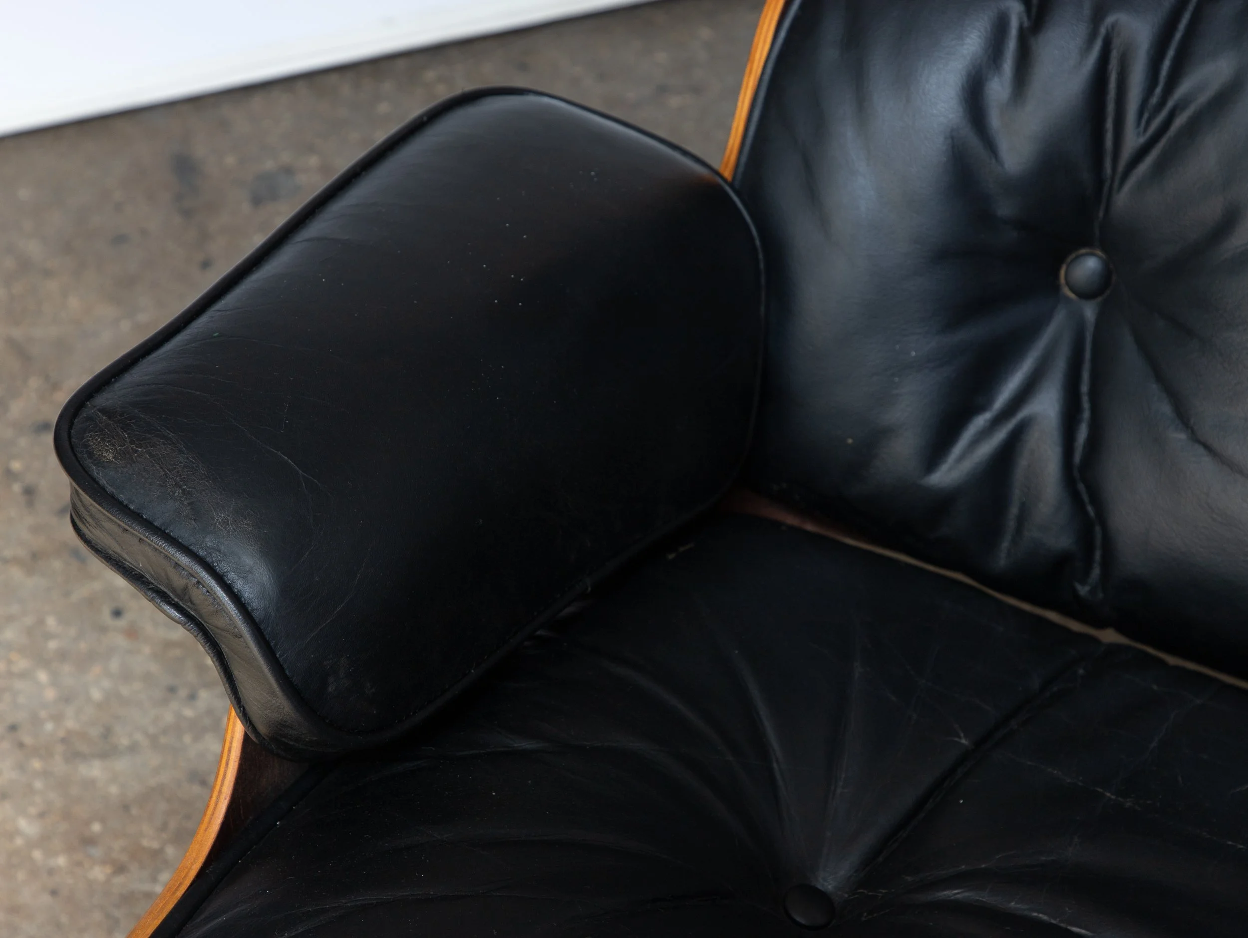 OAMNYC_Rosewood_670_671_Eames_Herman_Miller_Chair-13.jpg