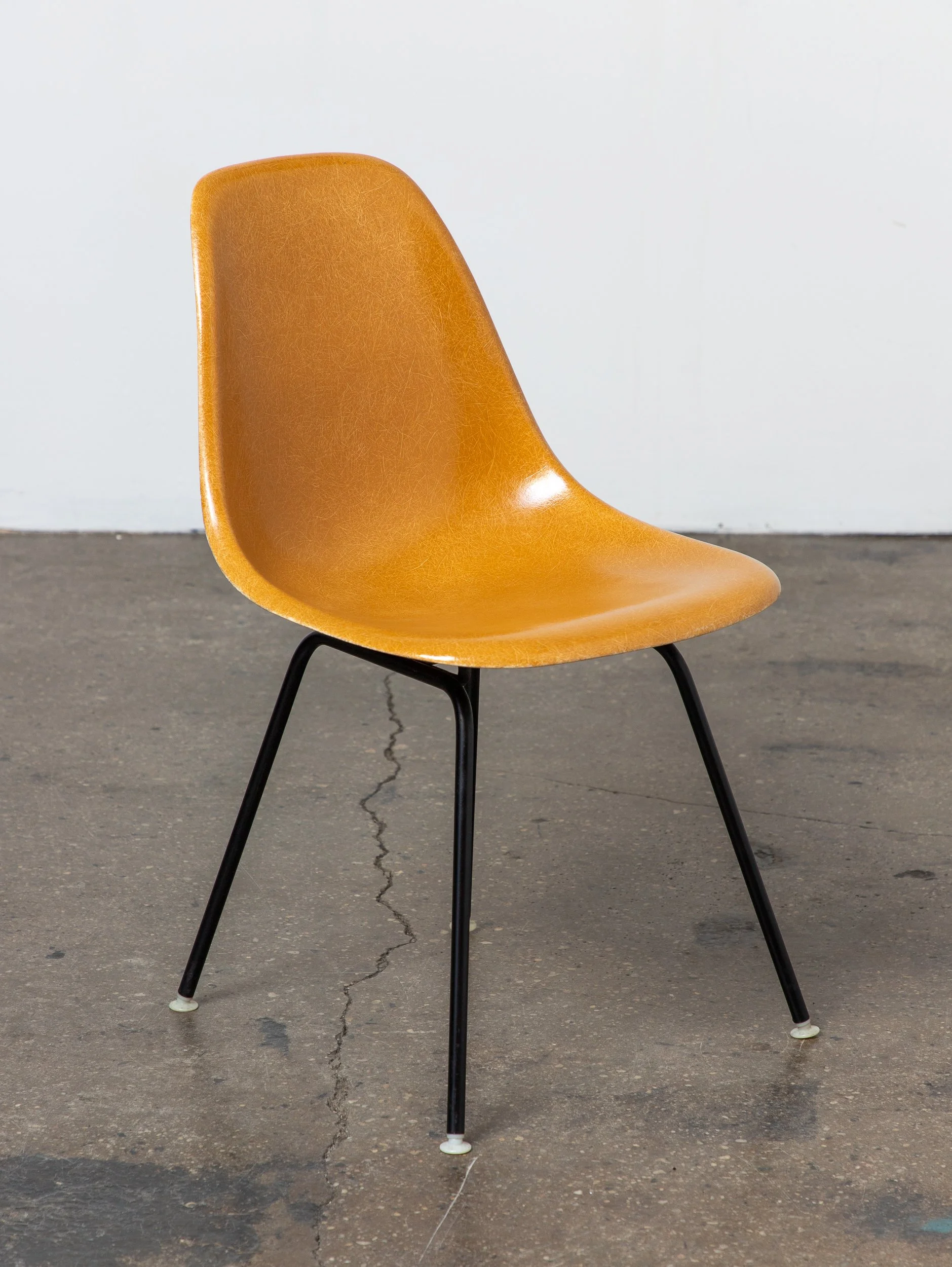 Build an Eames Shell Chair Set