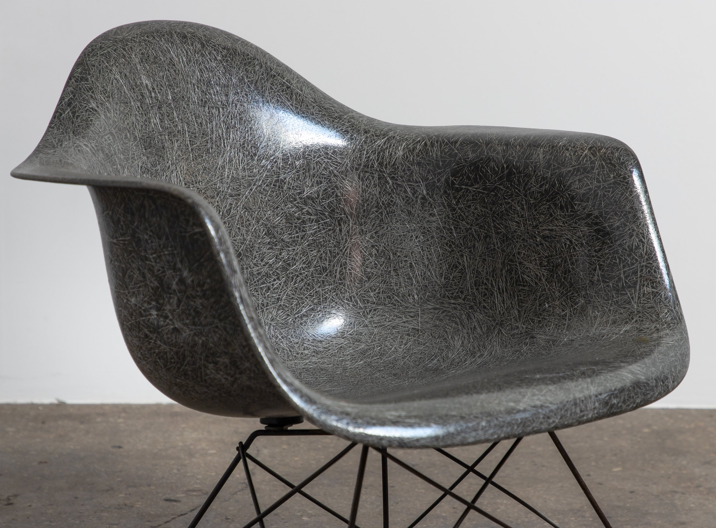 OAM_Eames_Shell_Elephant_Grey_on_Cats_Craddle_bASE-3.jpg