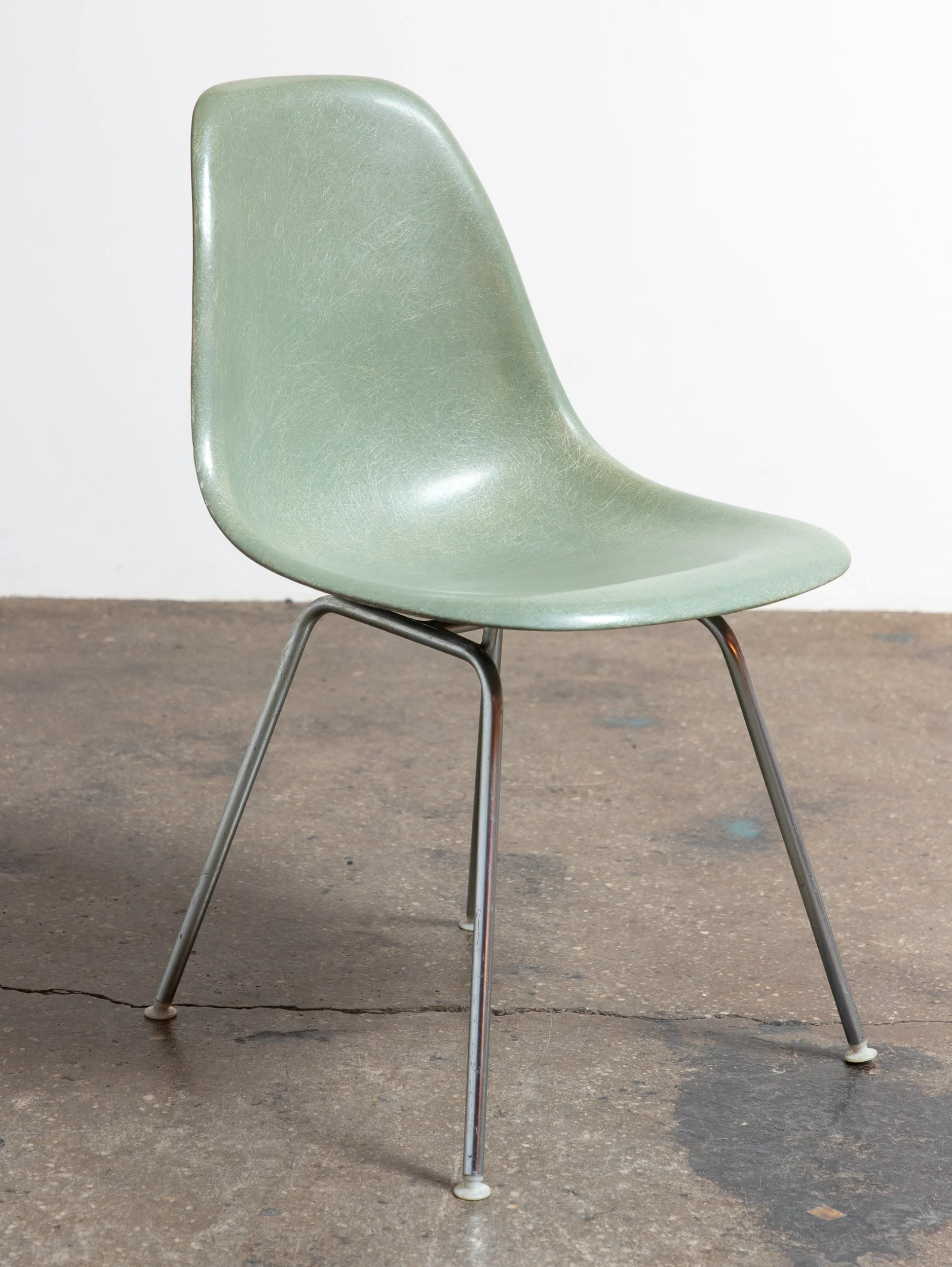 Build an Eames Shell Chair Set