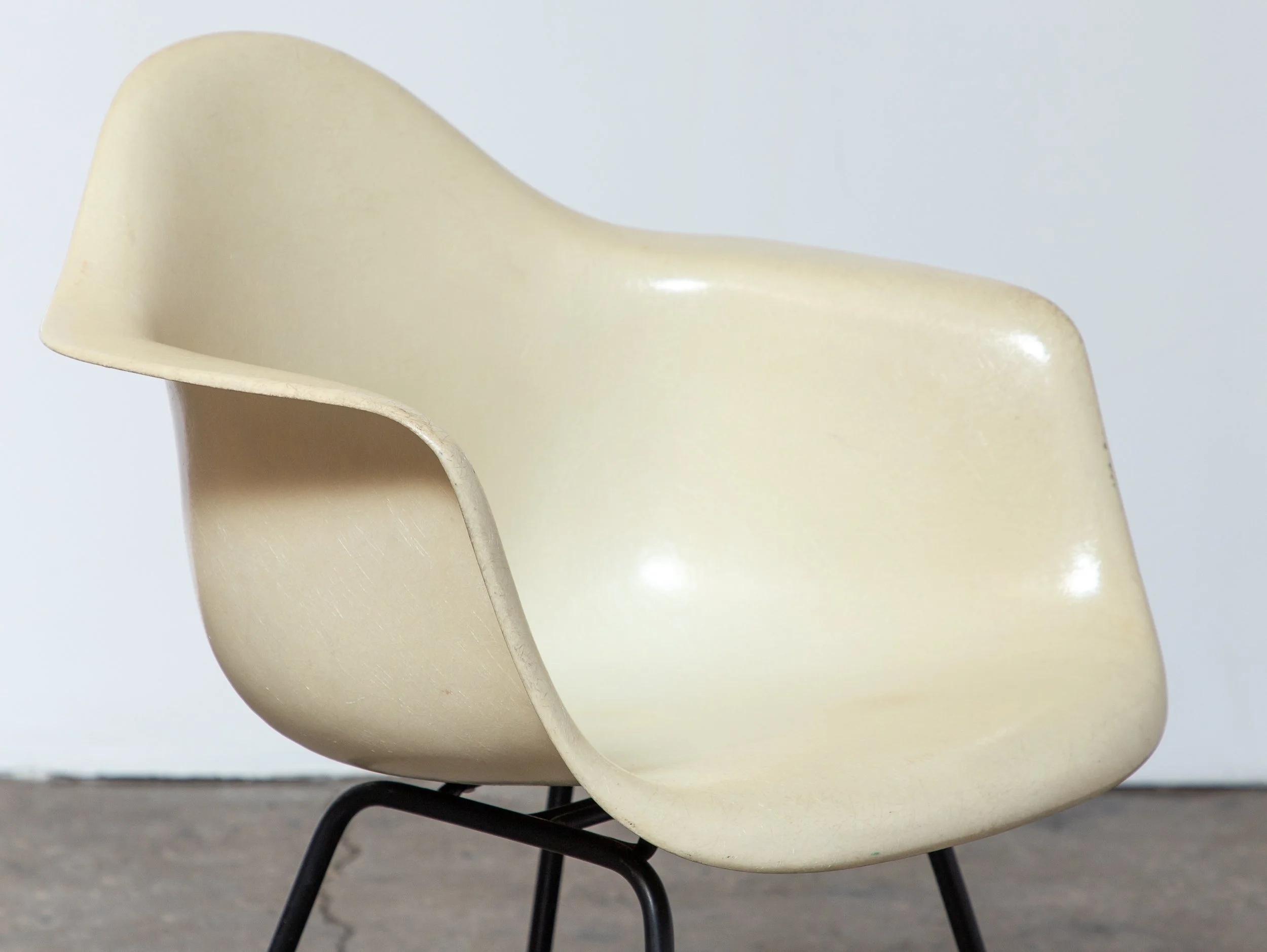 OAM_Eames_Herman_Miller_Parchment_Offwhite_Armchair_DAX-5.jpg