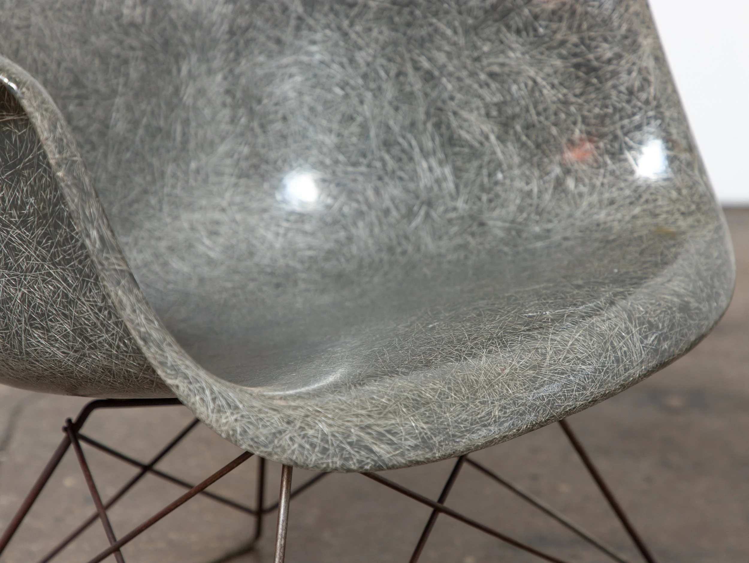 OAM_Eames_Shell_Elephant_Grey_on_Cats_Craddle_bASE-5.jpg