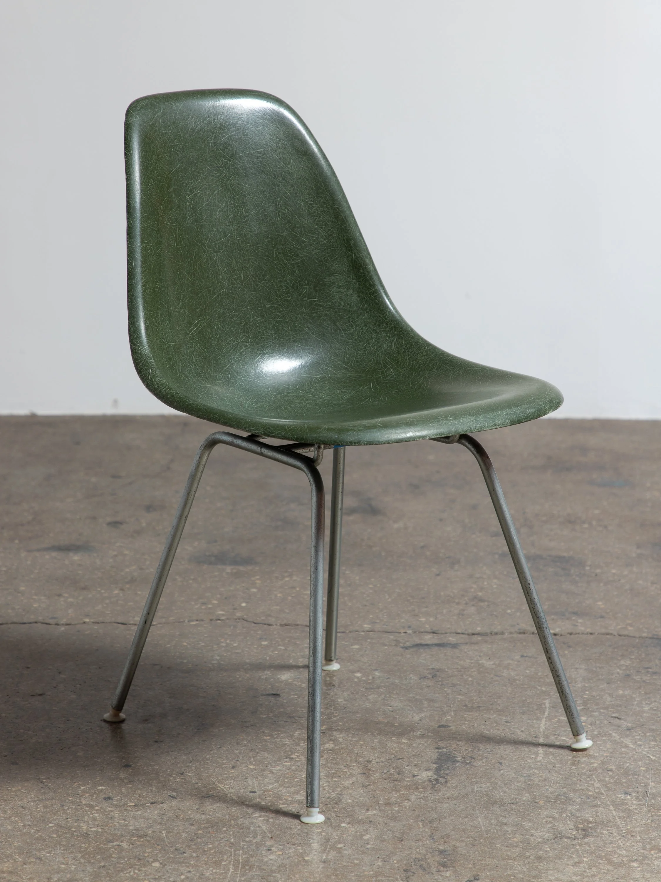 Build an Eames Shell Chair Set
