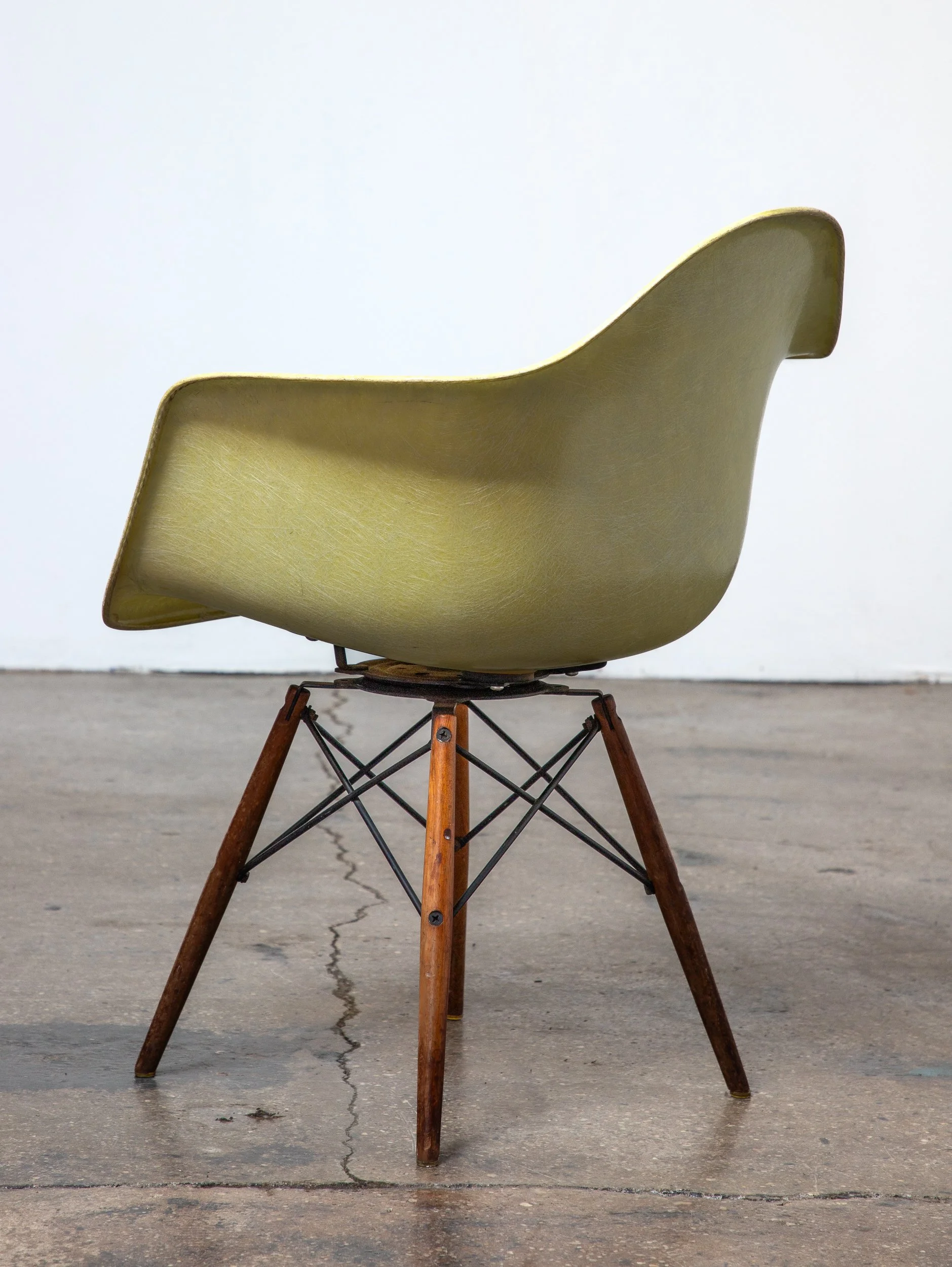 OAM_Zenith_Fiberglass_Eames_Armchair-6.jpg
