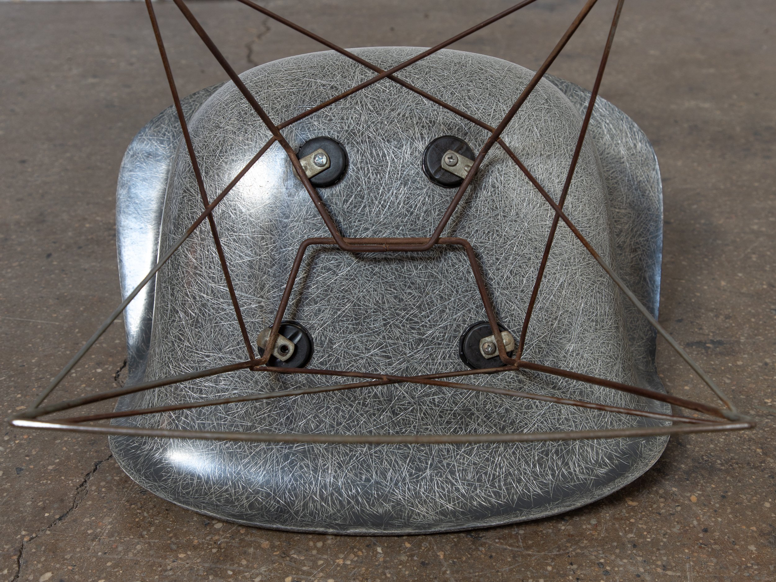 OAM_Eames_Shell_Elephant_Grey_on_Cats_Craddle_bASE-9.jpg