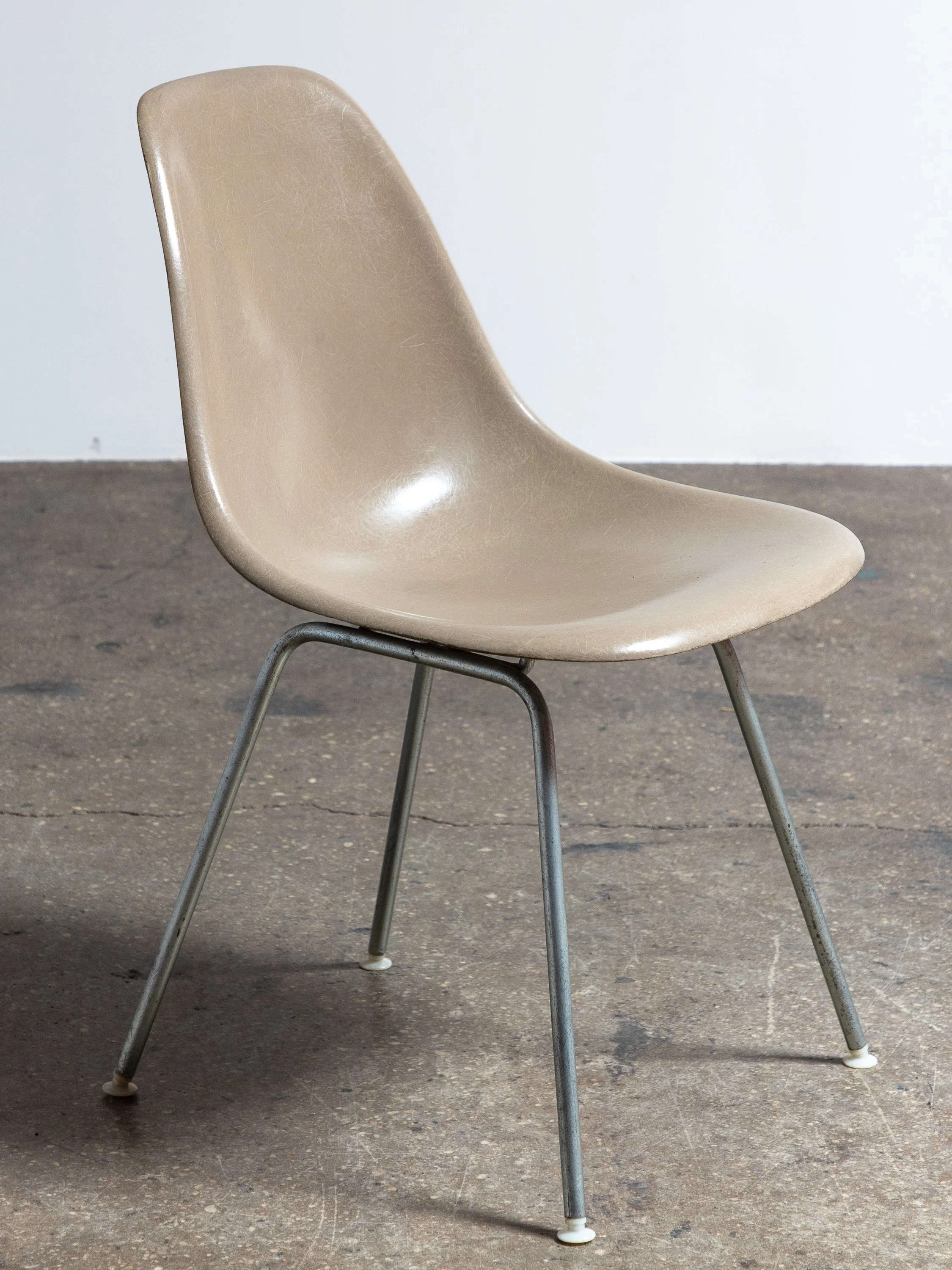 Build an Eames Shell Chair Set