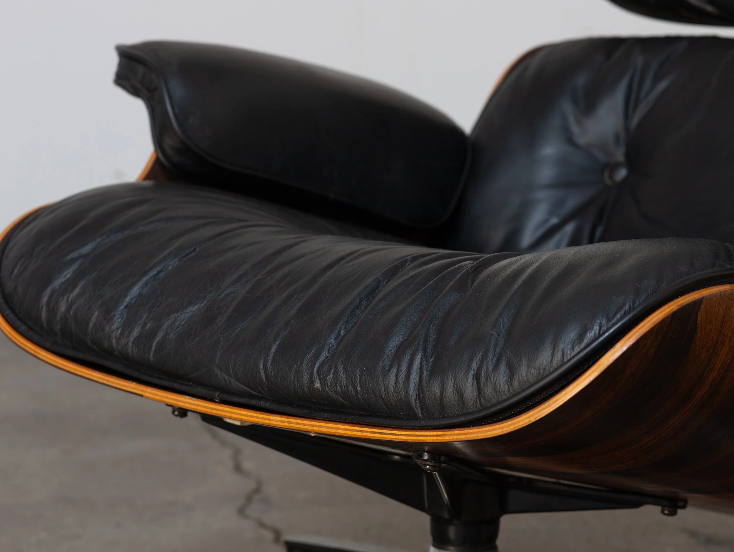 OAMNYC_Rosewood_670_671_Eames_Herman_Miller_Chair-8.jpg