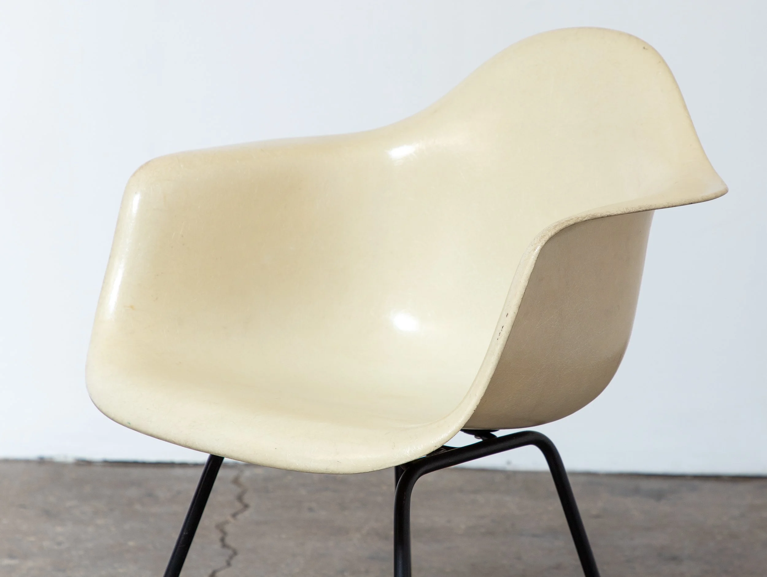 OAM_Eames_Herman_Miller_Parchment_Offwhite_Armchair_DAX-9.jpg
