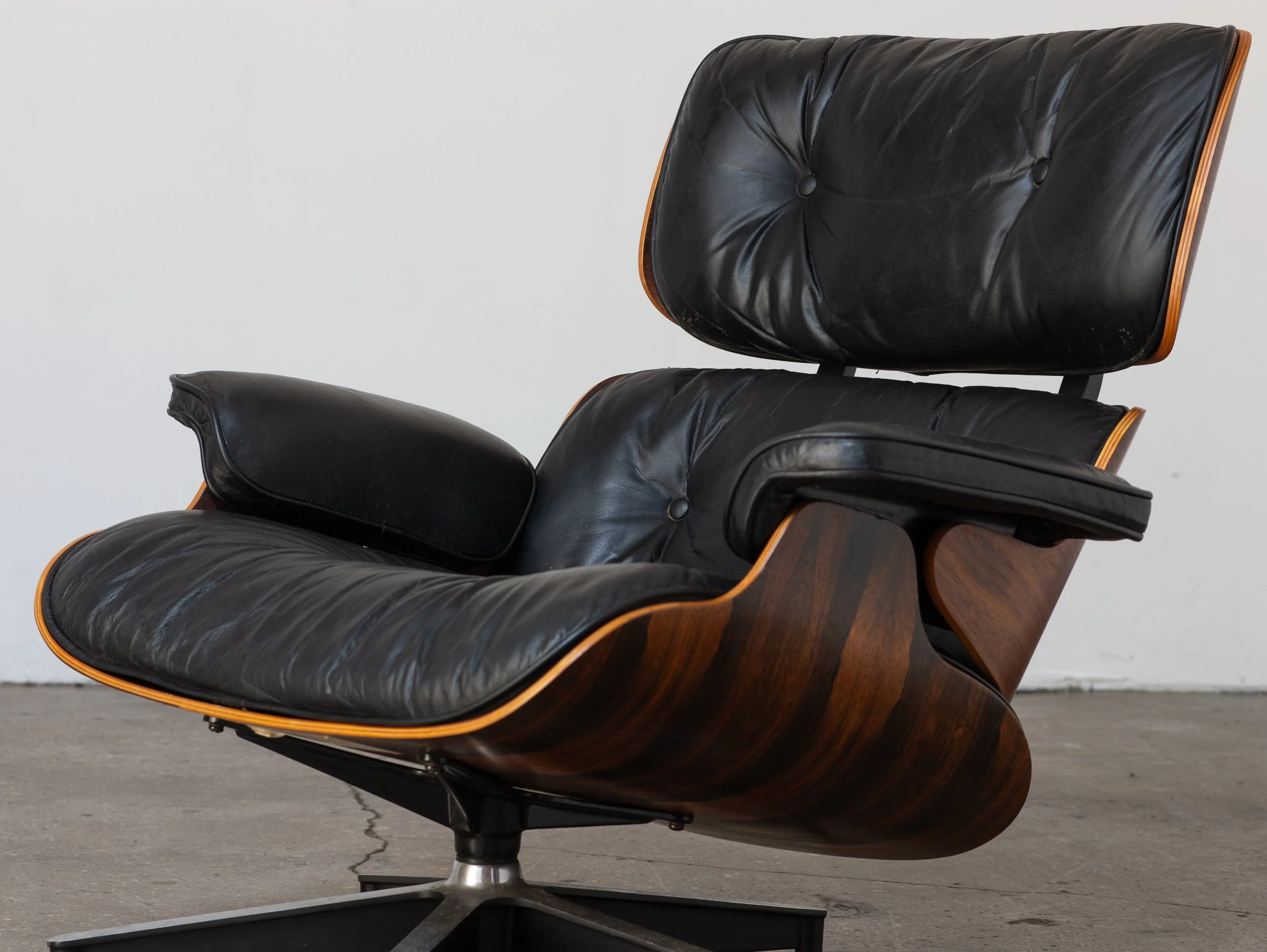 OAMNYC_Rosewood_670_671_Eames_Herman_Miller_Chair-10.jpg