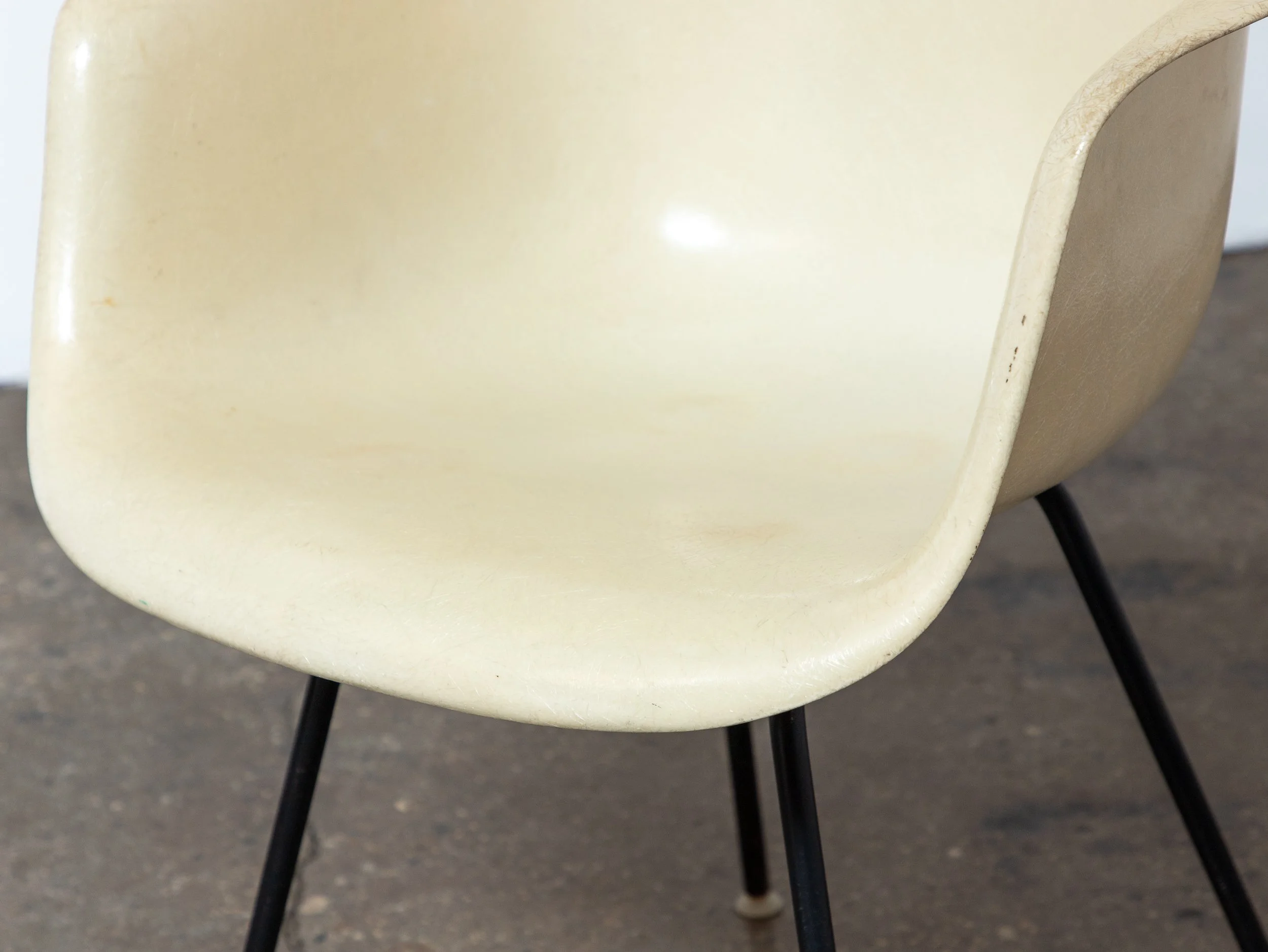 OAM_Eames_Herman_Miller_Parchment_Offwhite_Armchair_DAX-6.jpg