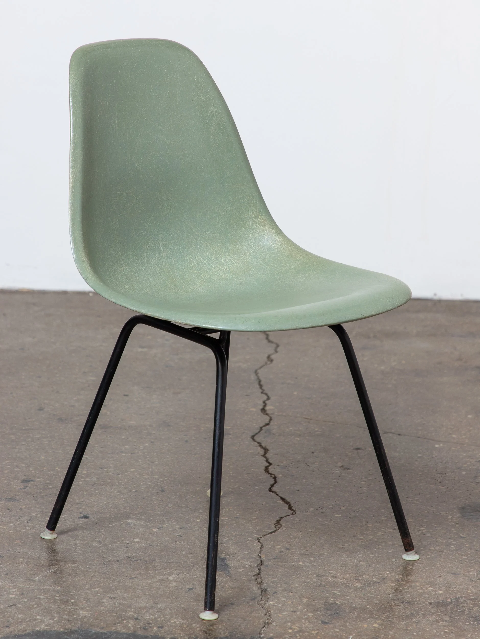 Build an Eames Shell Chair Set