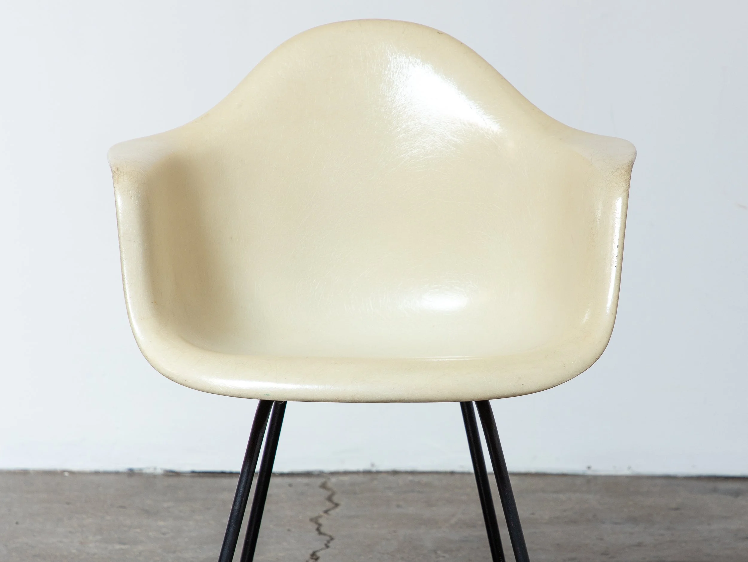 OAM_Eames_Herman_Miller_Parchment_Offwhite_Armchair_DAX-4.jpg