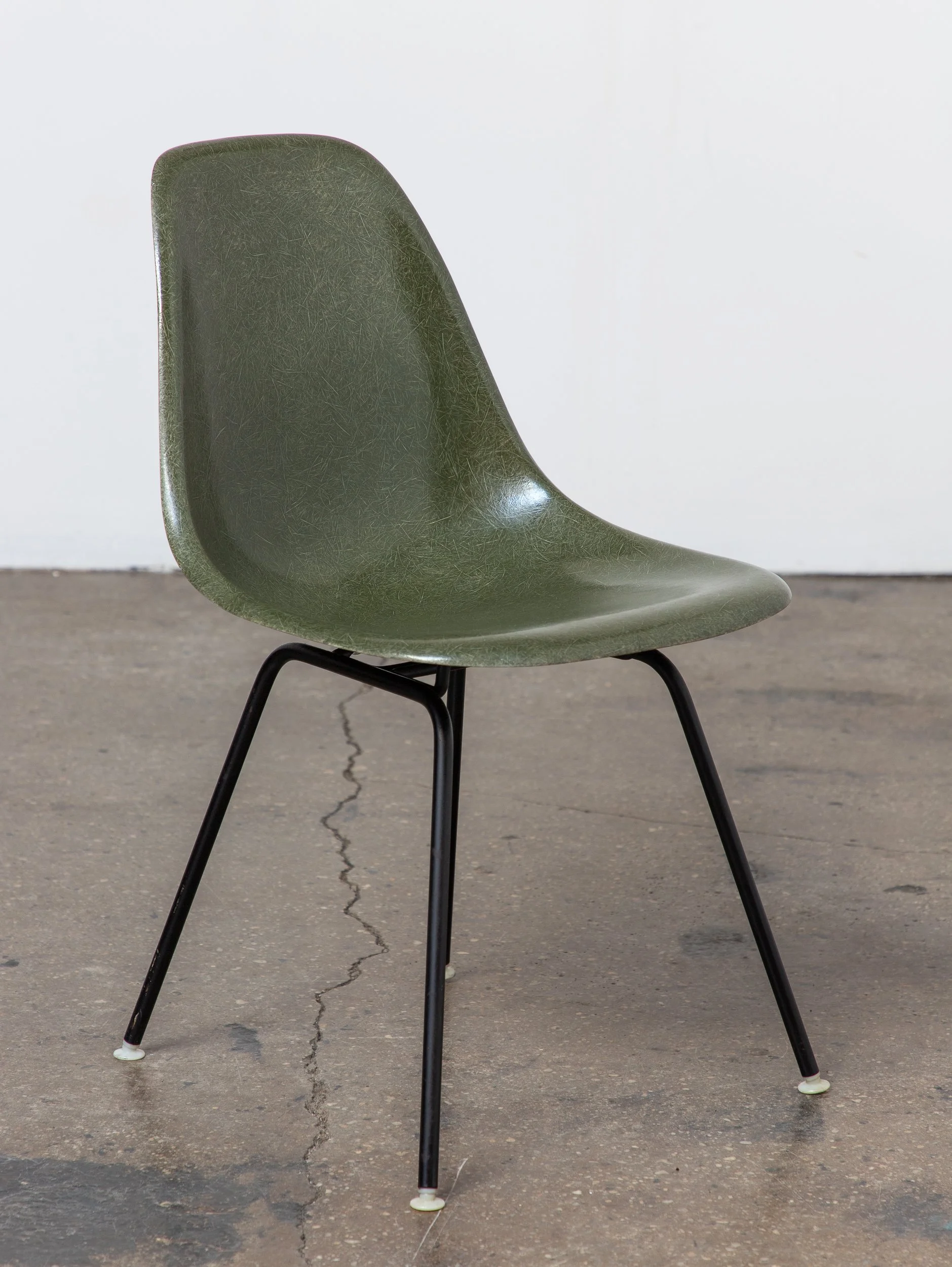 Build an Eames Shell Chair Set