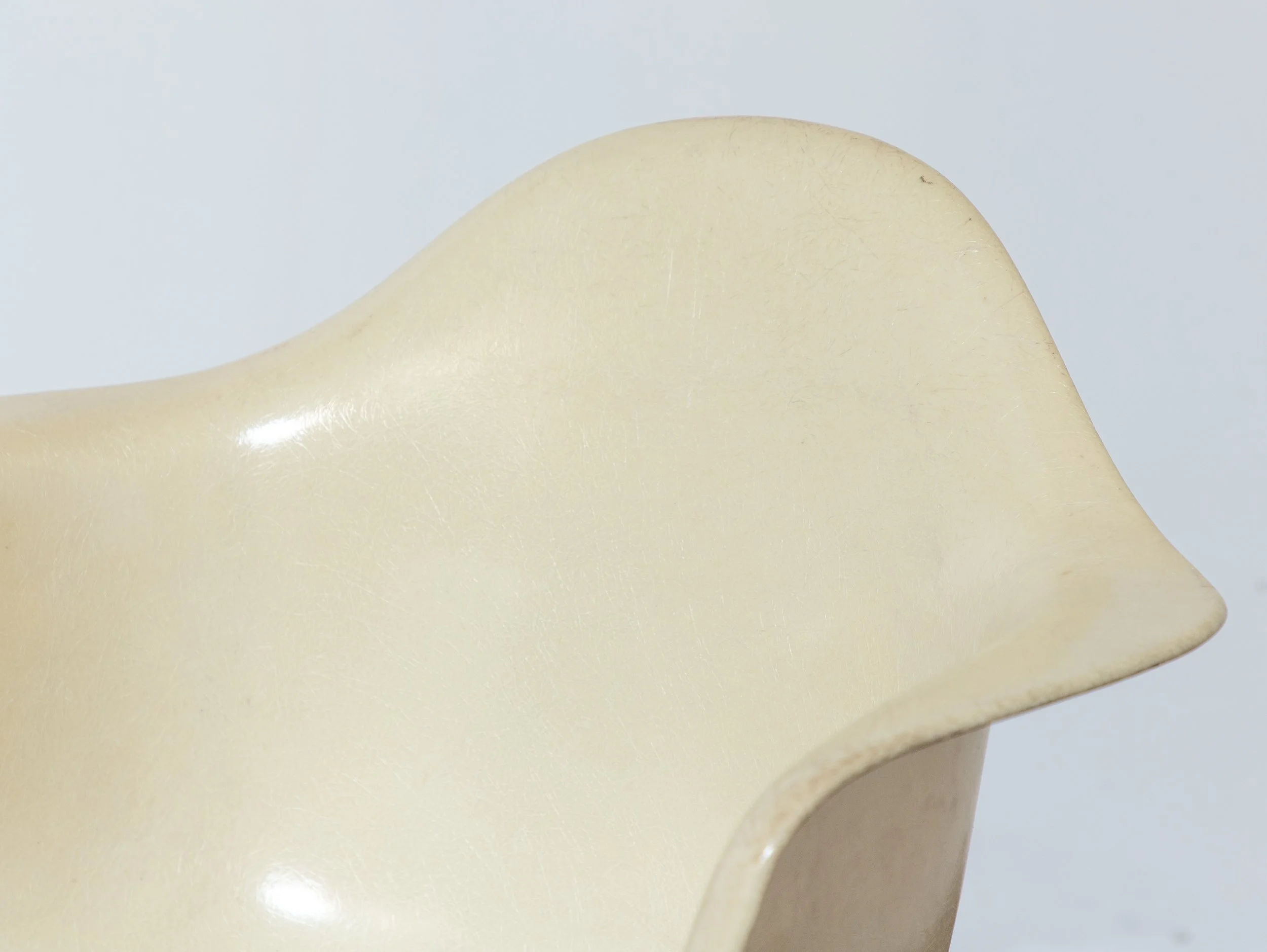 OAM_Eames_Herman_Miller_Parchment_Offwhite_Armchair_DAX-7.jpg
