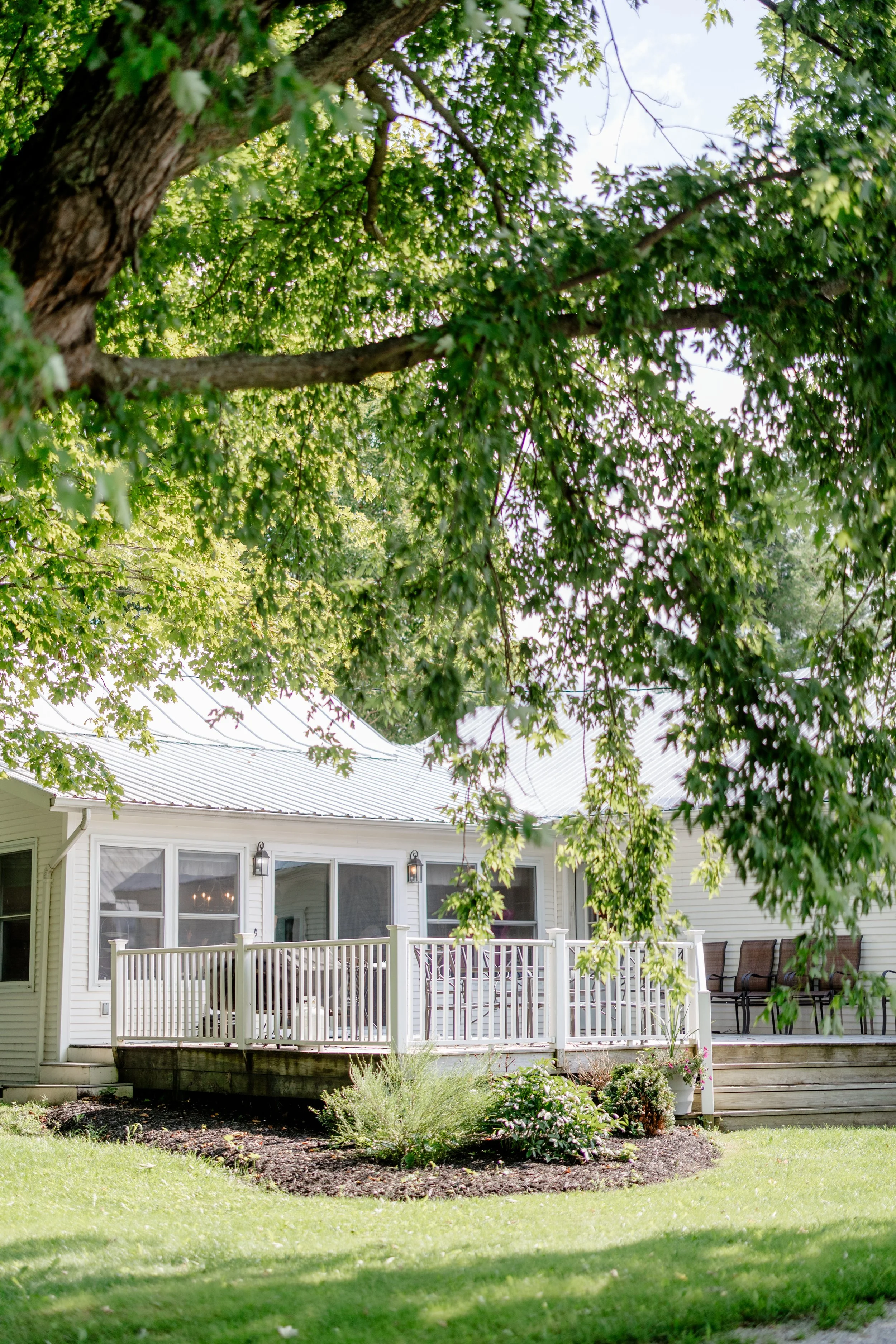 Side view of the farmhouse at Swiss & Bloom Farm, a peaceful setting for wedding‑day preparations.