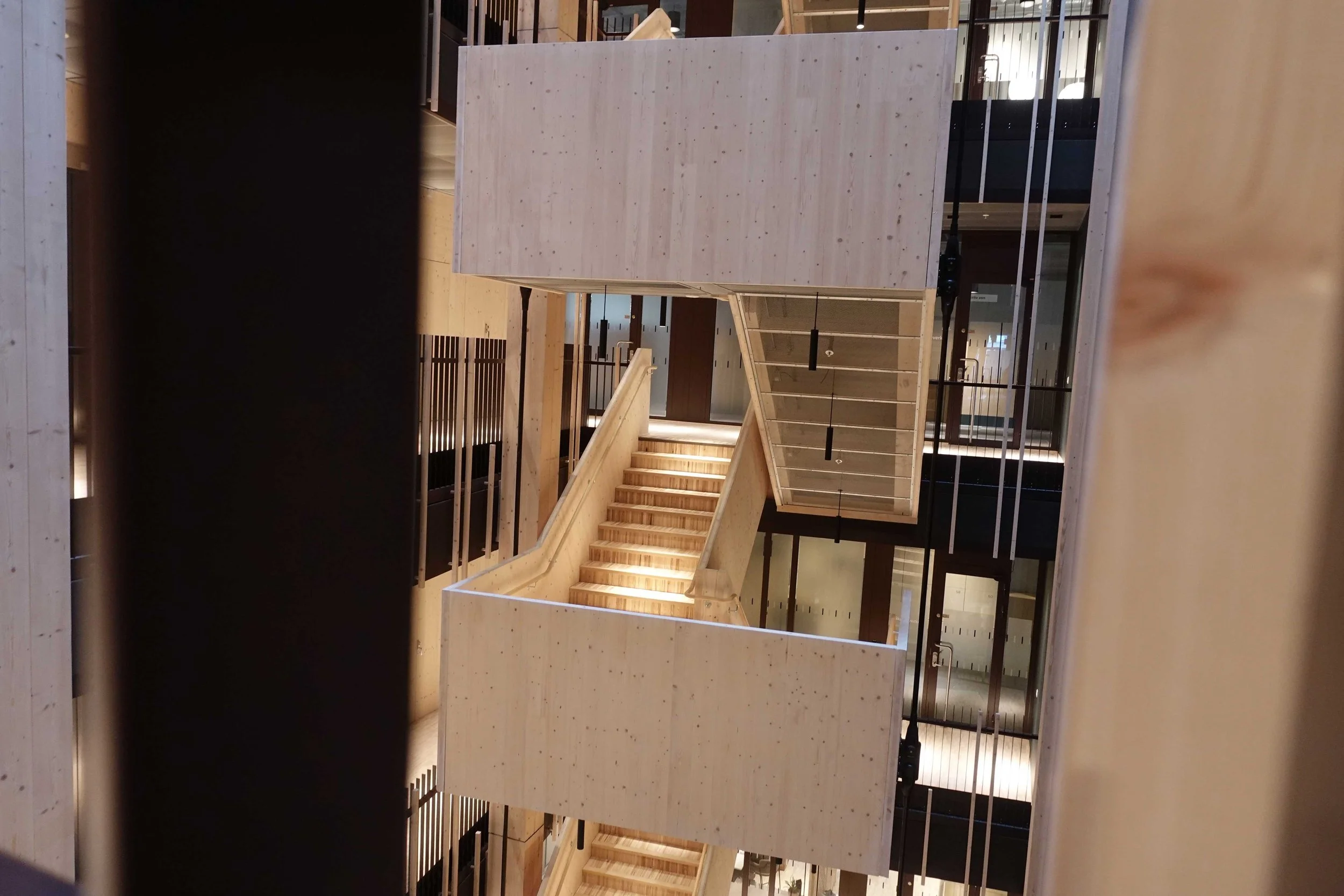 Arena Magasin X - Hiss - trapphus - träinslag.jpg