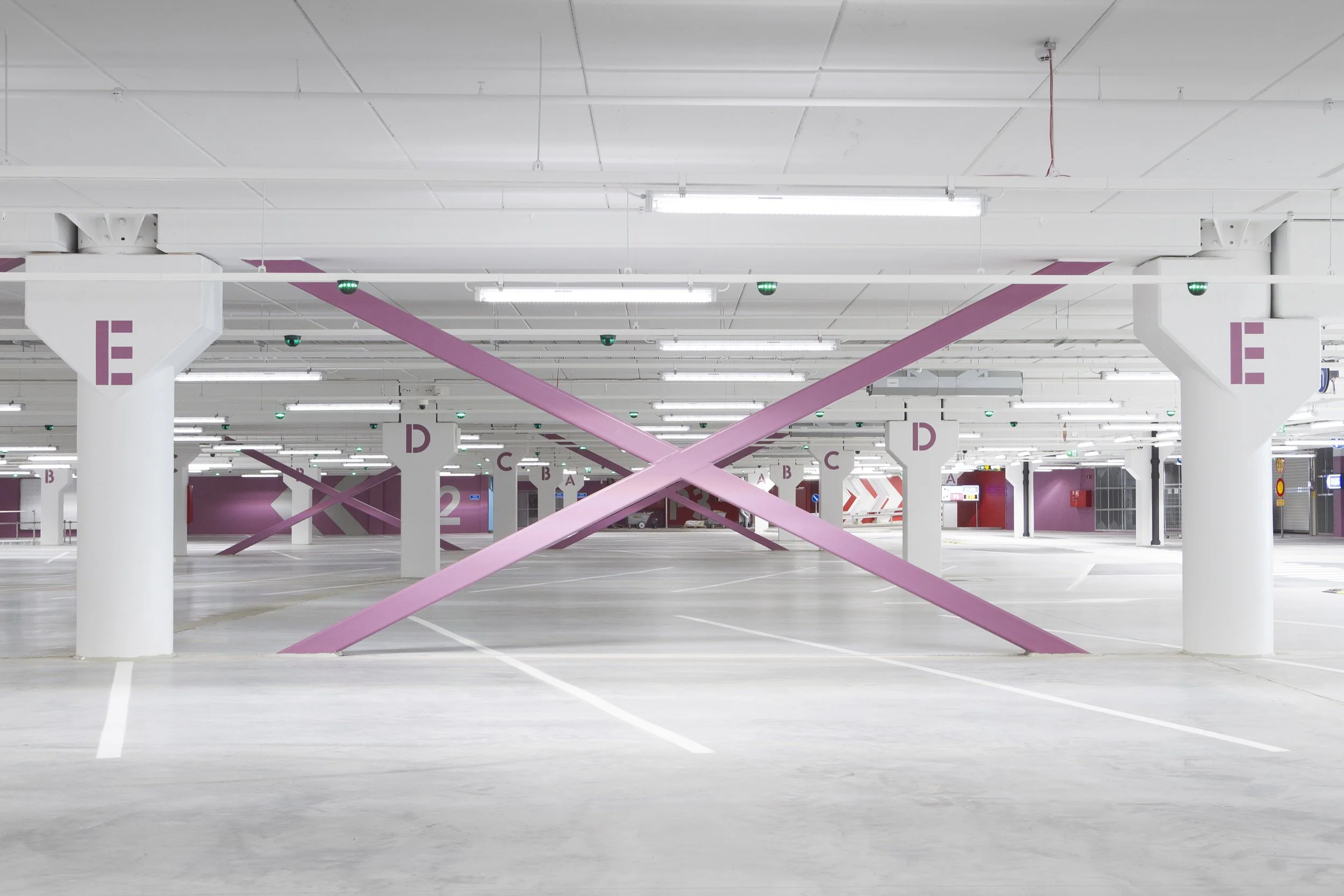 Easton Helsinki - Garage - Betong med rosa element.jpeg