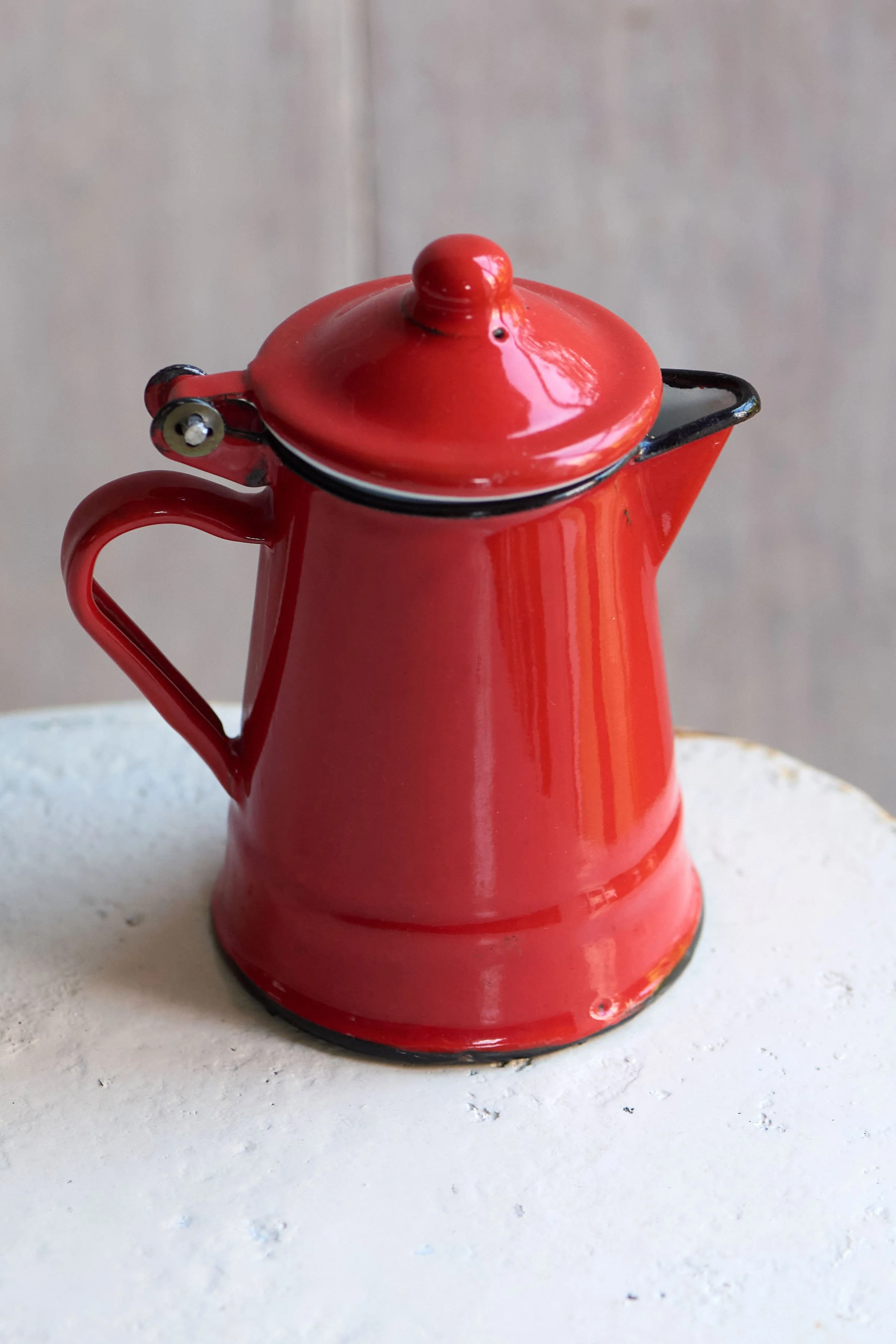 Red enamel pot 3.jpg