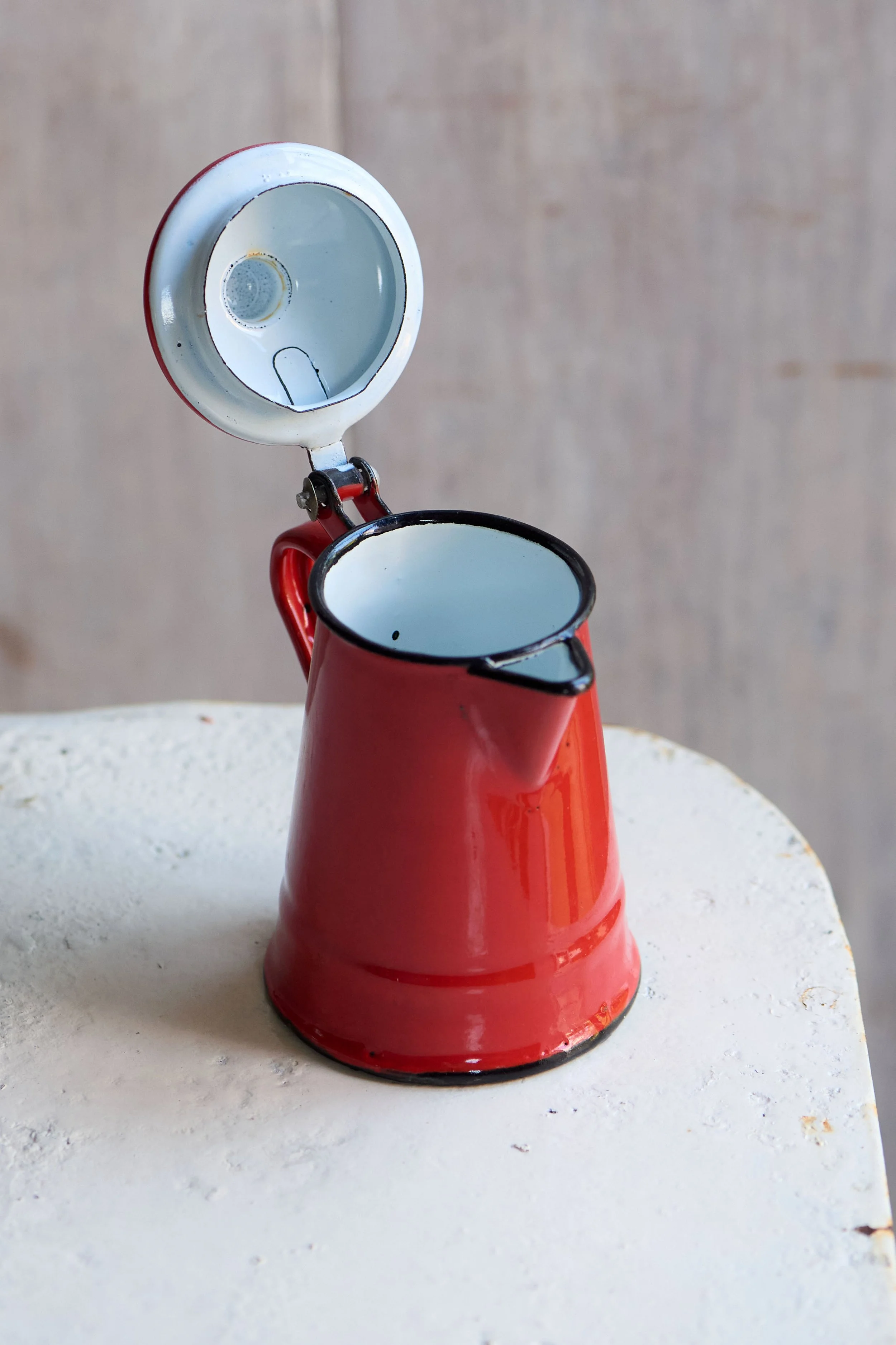 Red enamel pot 1.jpg