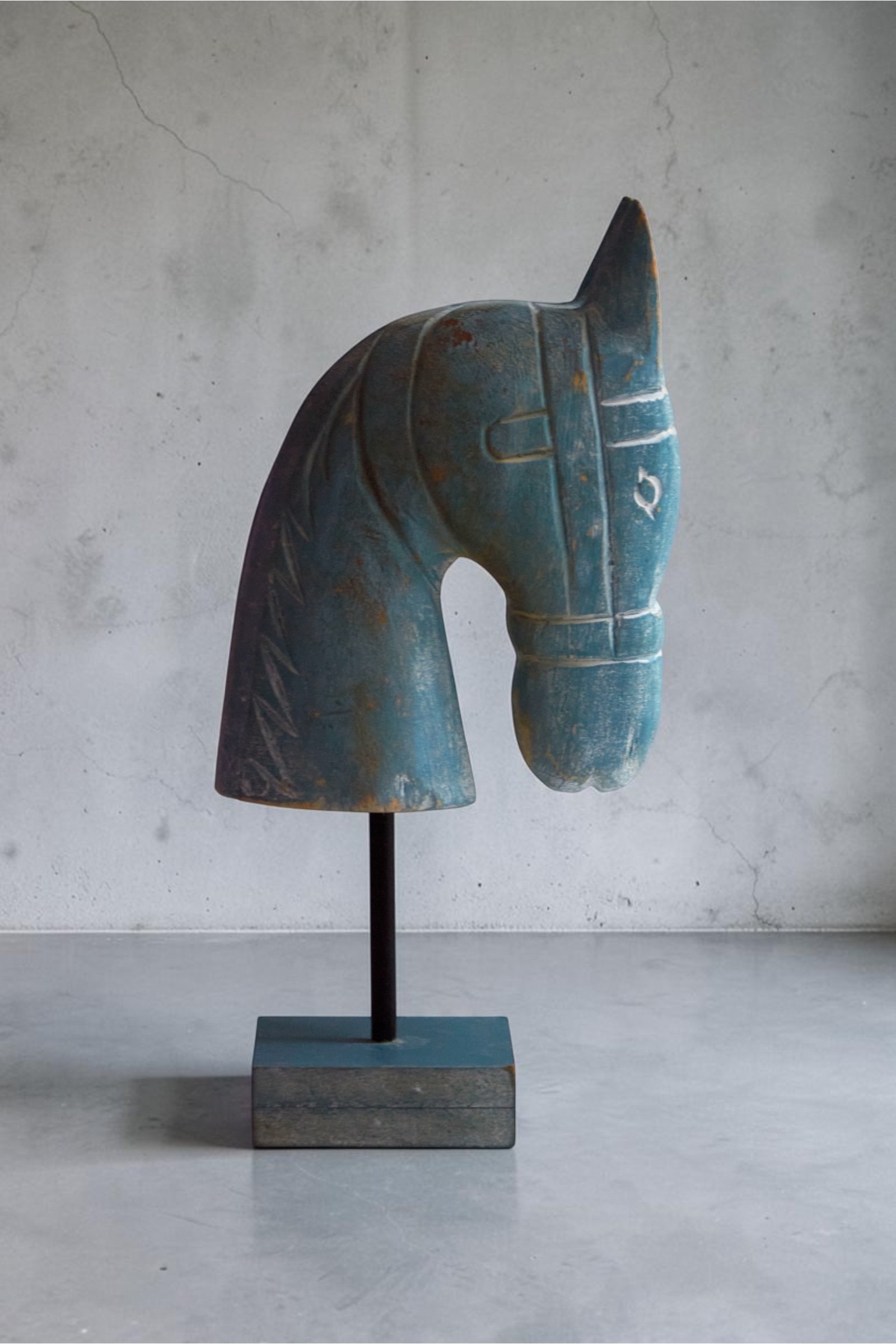 Horse Head Sculpture on Stand 2.JPG