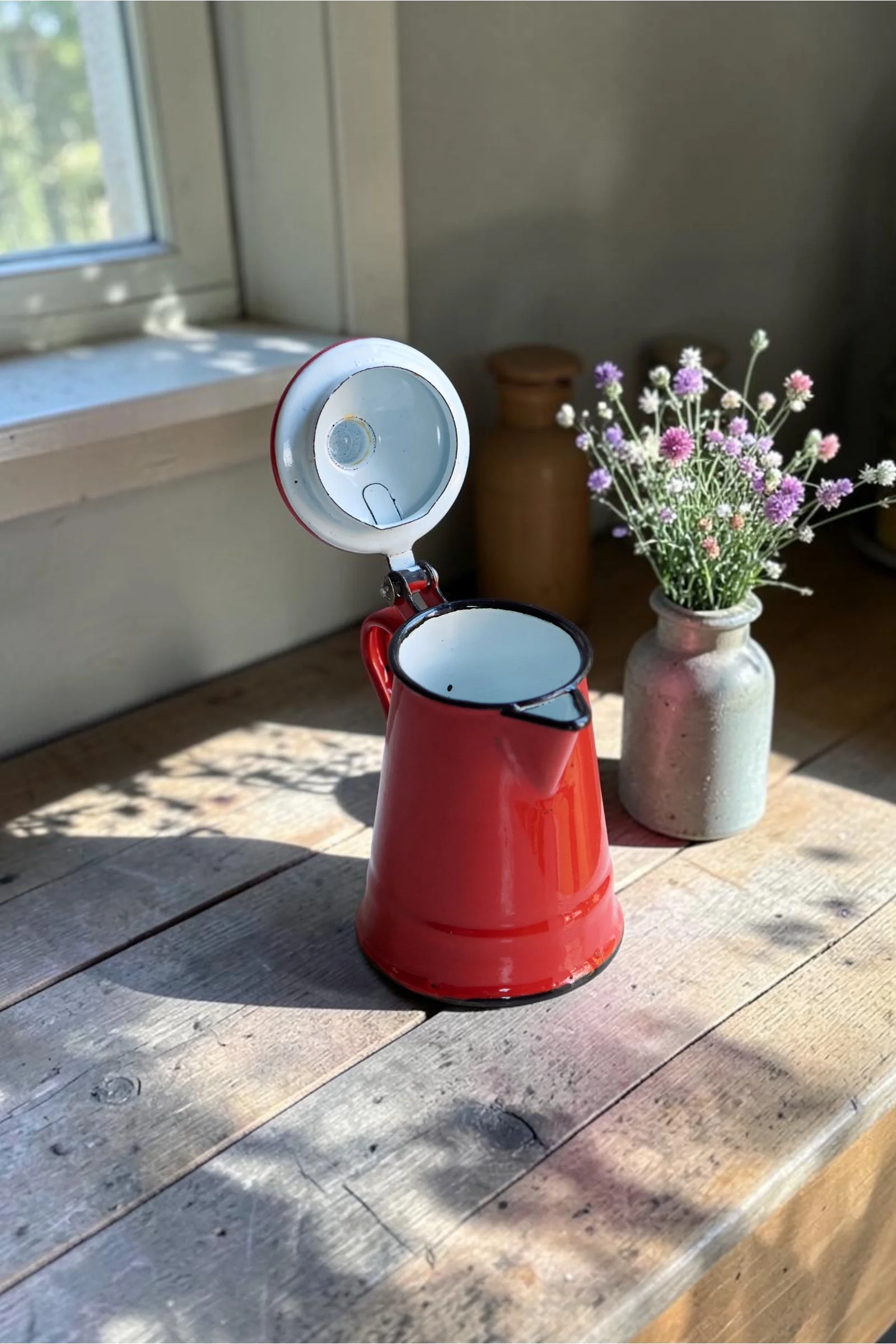 Red enamel pot 4.JPG