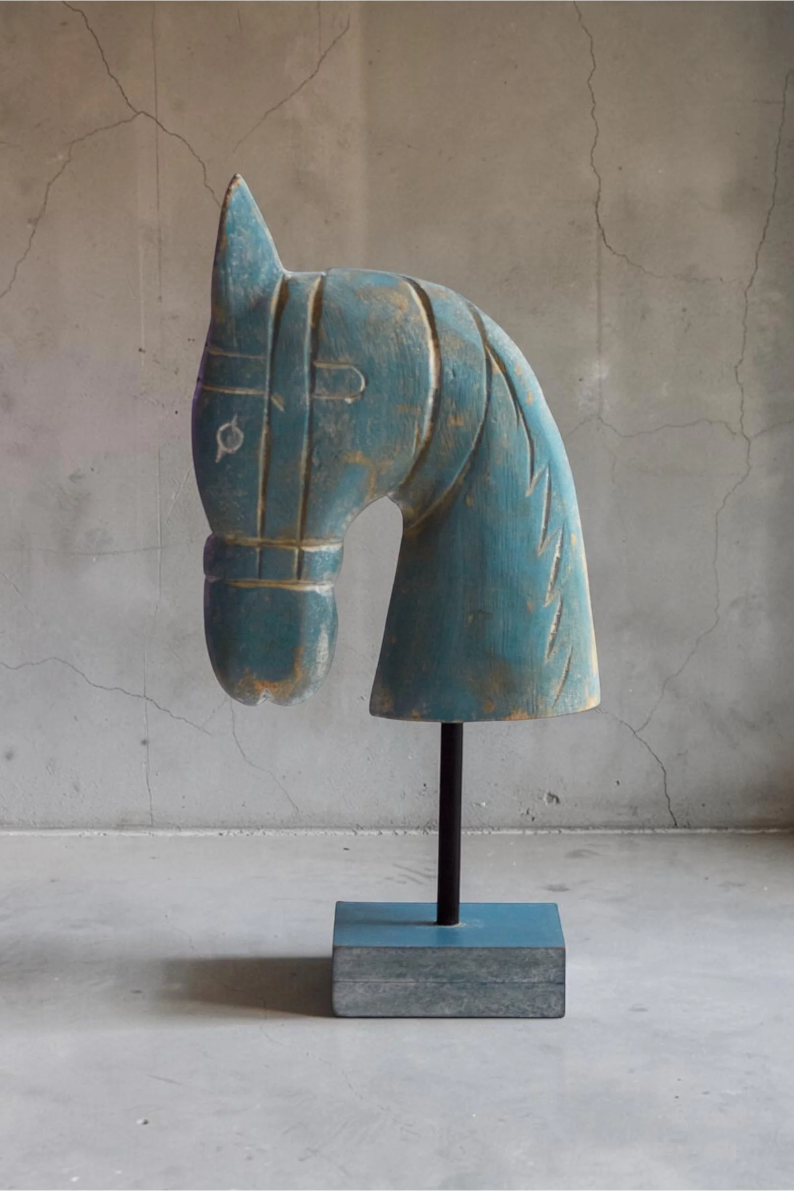 Horse Head Sculpture on Stand 3.JPG