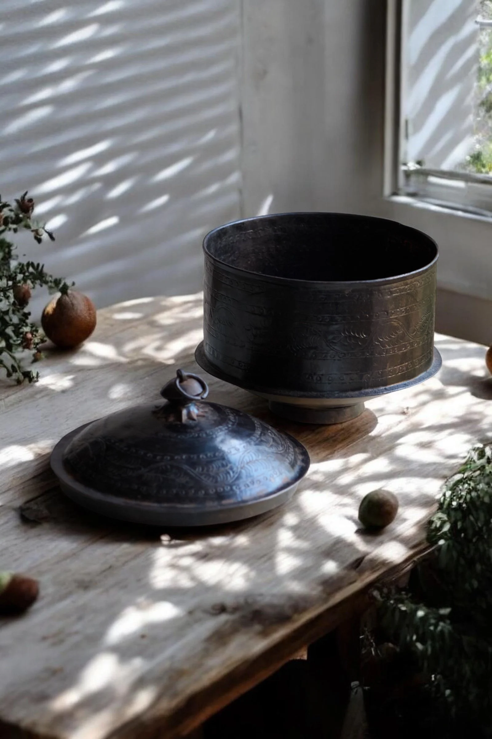 Dark metal pot 6.JPG