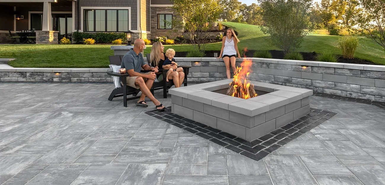 Beacon-Hill-Smooth_Pool-Decks_Granite-Blend_Fire-Water-Features_4850-1300x624 (1).jpg