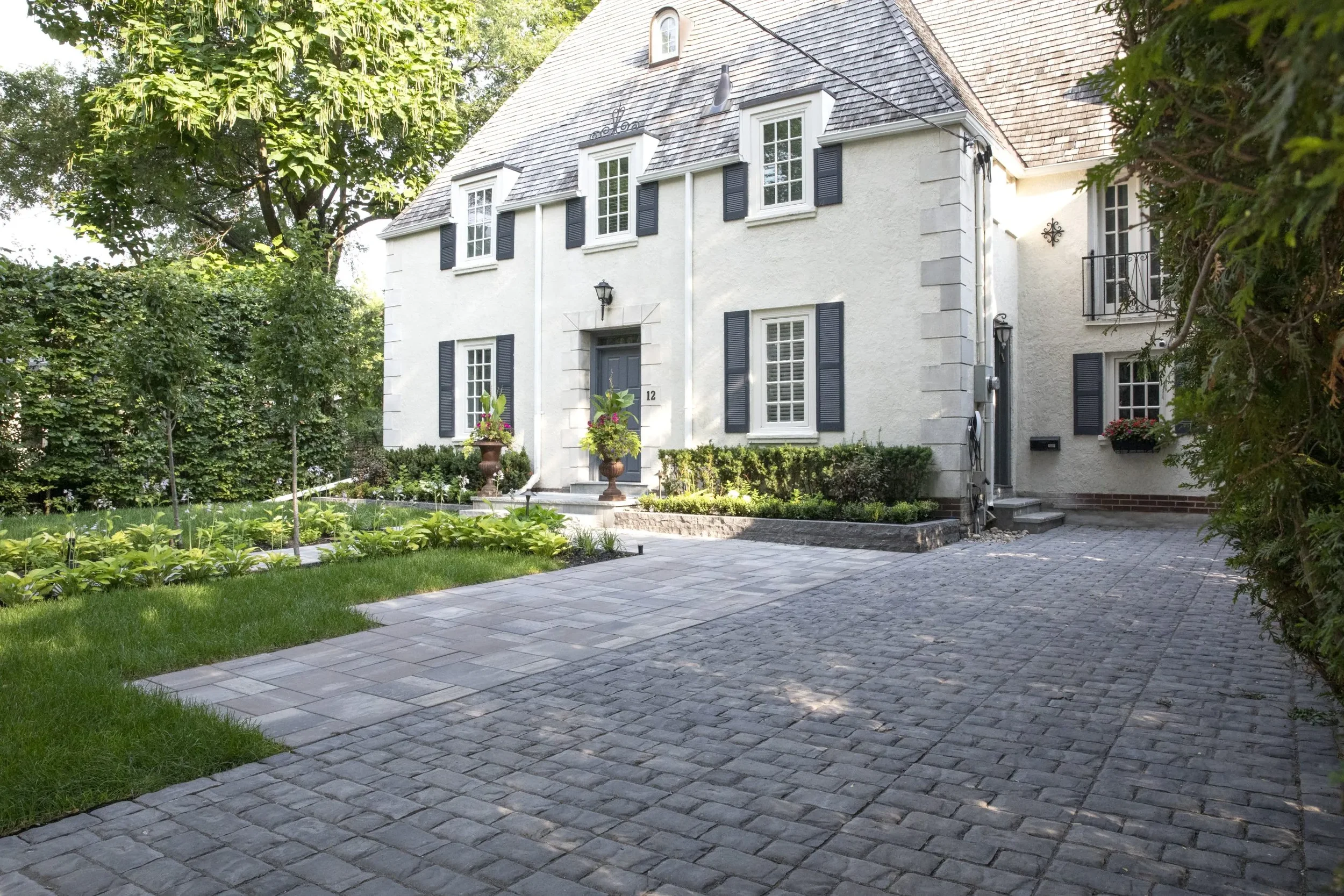 TV50Smooth_GC_Corso_UB_Driveway_1-scaled.webp