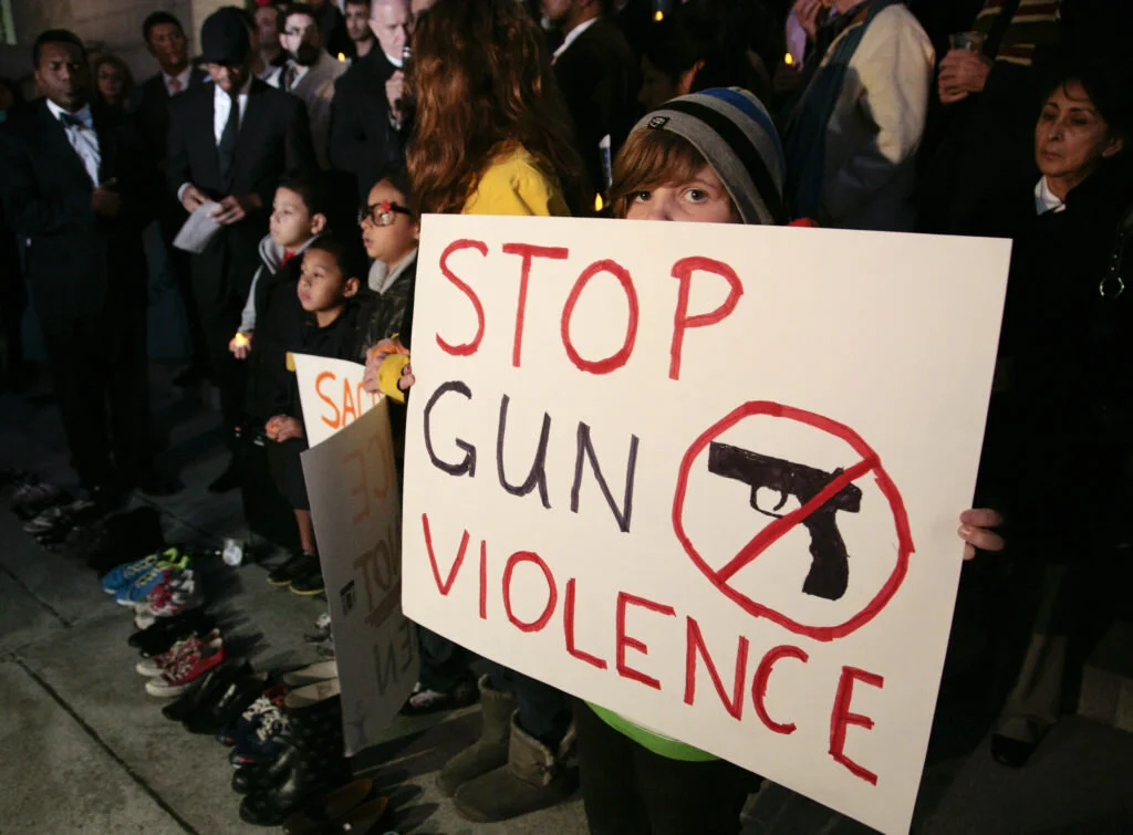 2012-12-20T120000Z_145317677_GM1E8CK0SH801_RTRMADP_3_USA-GUNS-1024x755.jpg