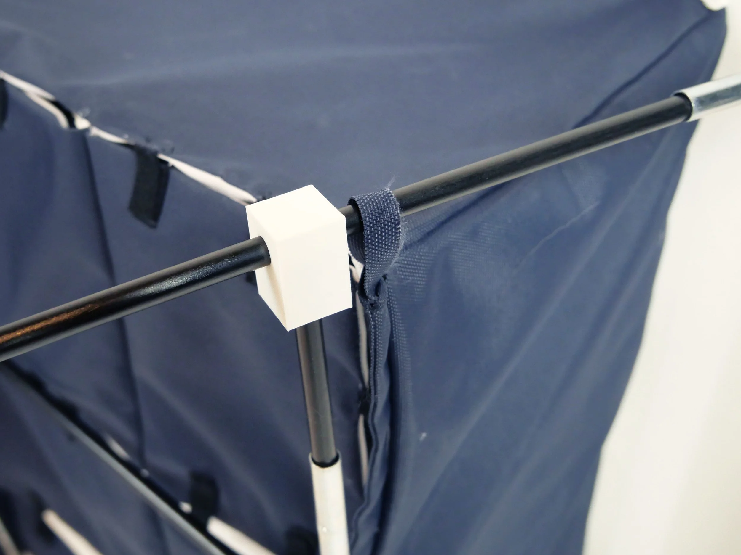 Corner loops holding up units