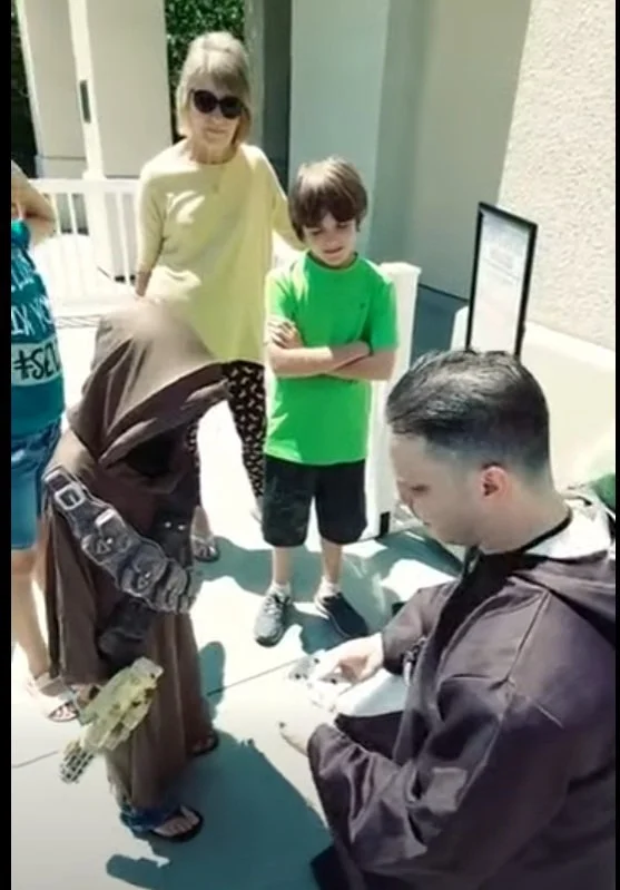 Victoria Gardens Star Wars Magician with a bonus Jawa!