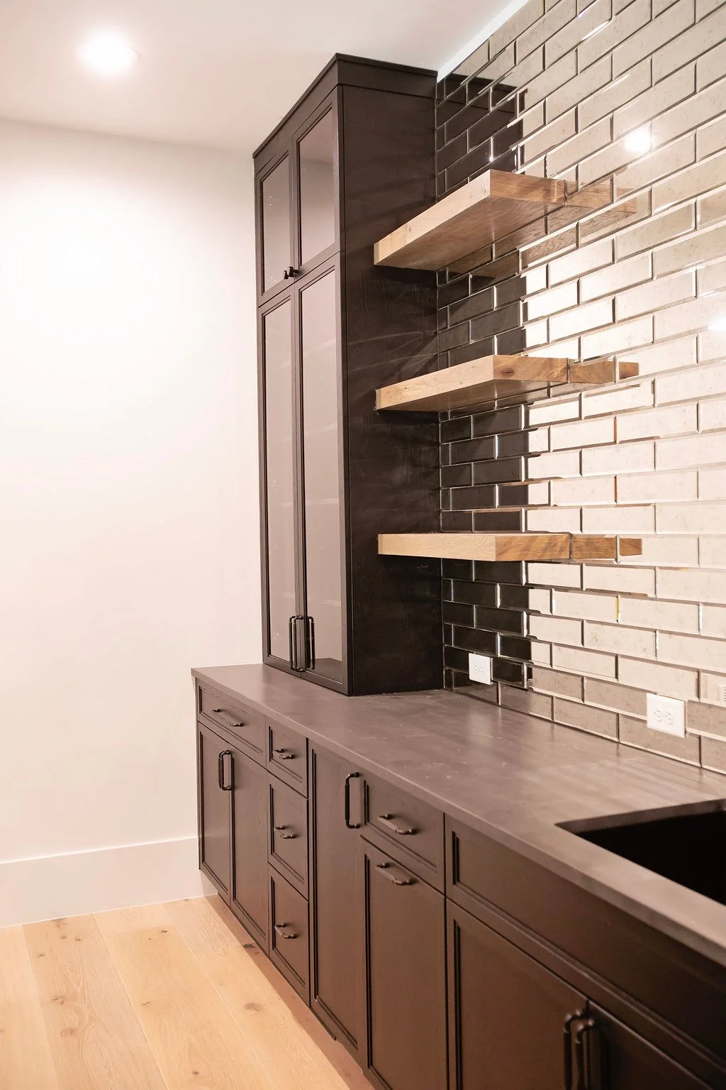 lake-oconee-terrace-bar-floating-wood-shelves.jpg