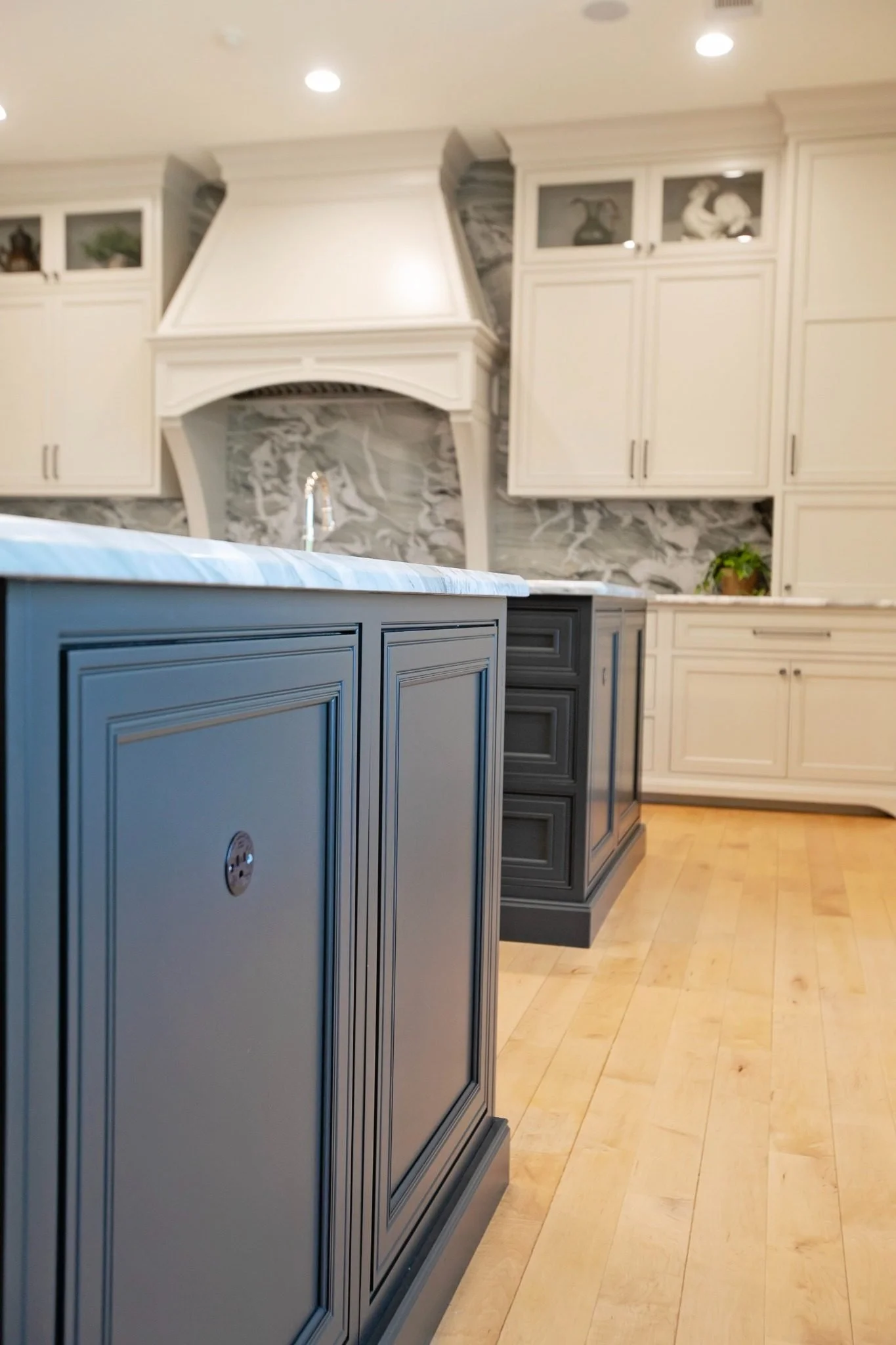 hixons-bluff-kitchen-island-open-concept-view.jpg