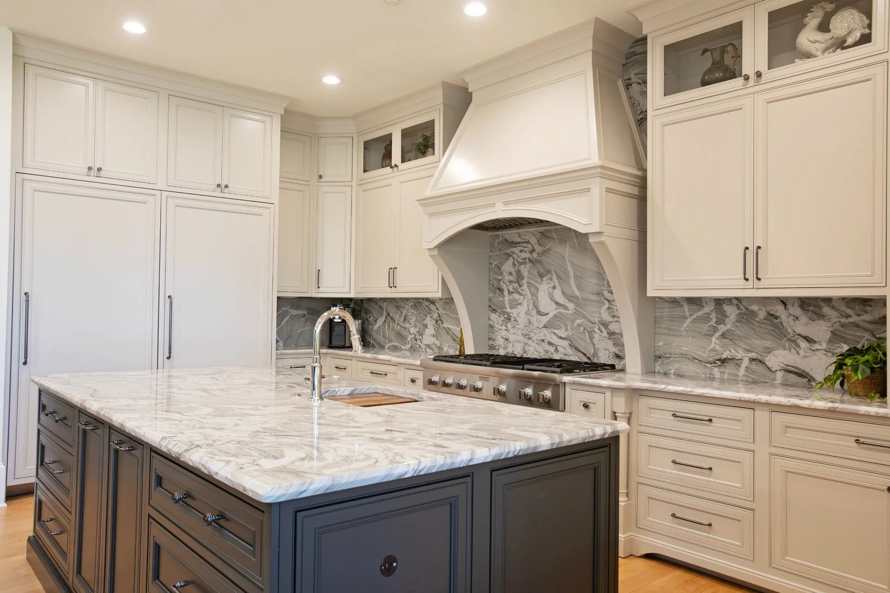 hixons-bluff-custom-kitchen-island-closeup.jpg