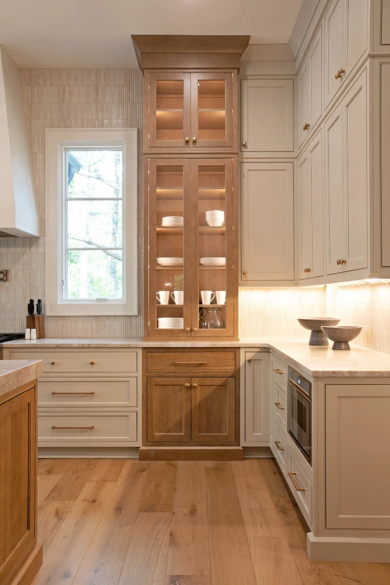 wood-duck-court-quartz-waterfall-island-detail.jpg