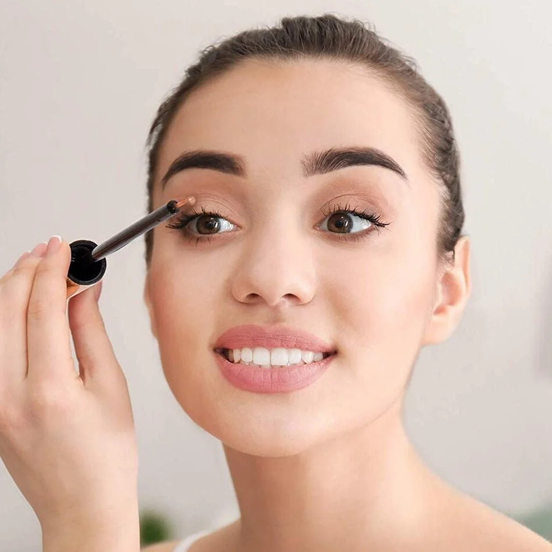 eyelashserum_model_4.jpg
