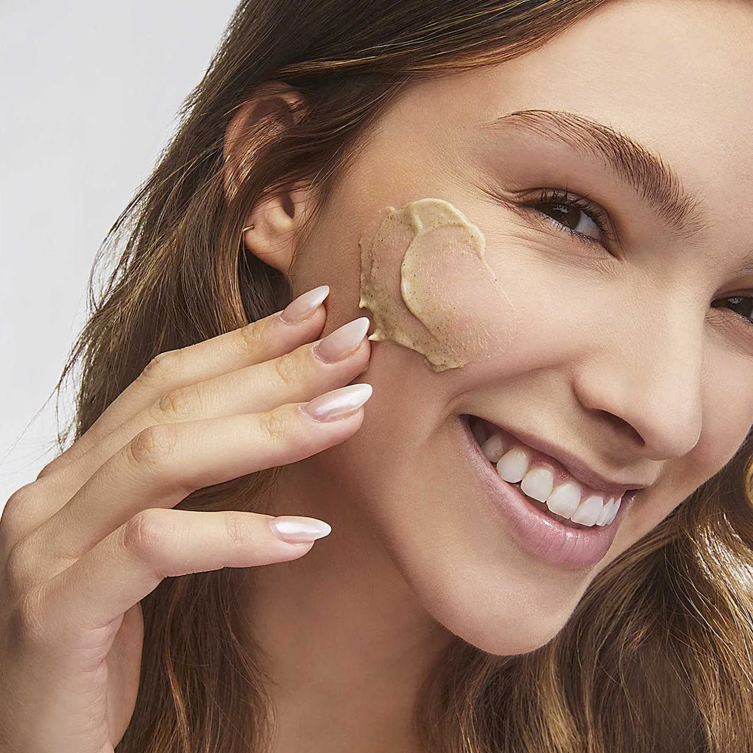 HoneyExfoliantModel.jpg