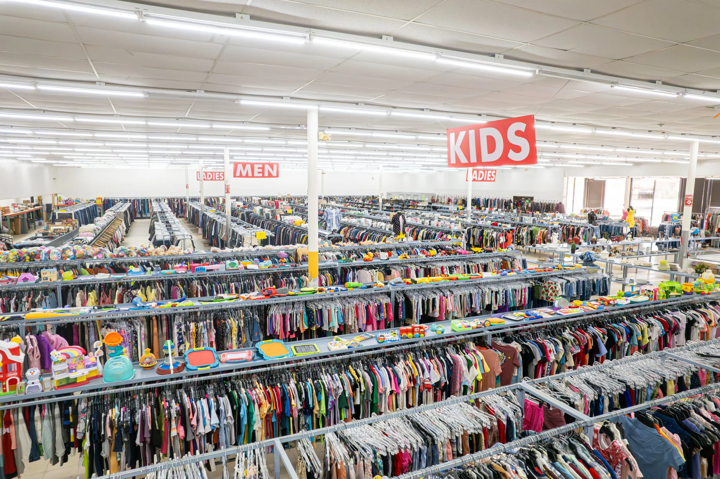 Haltom Thrift store aisles