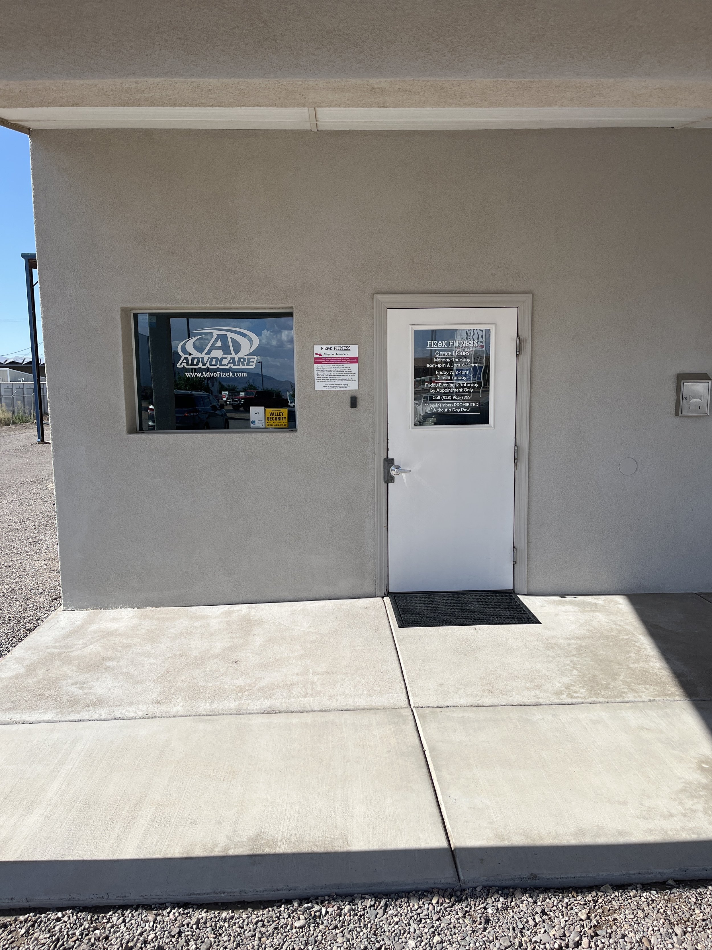 Fizek fitness door and storefront after cleaning
