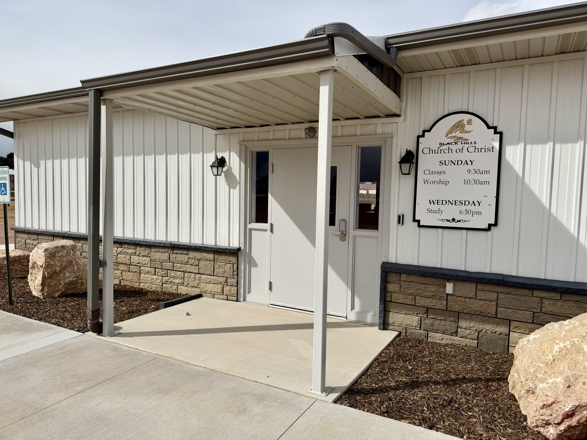 church exterior photo