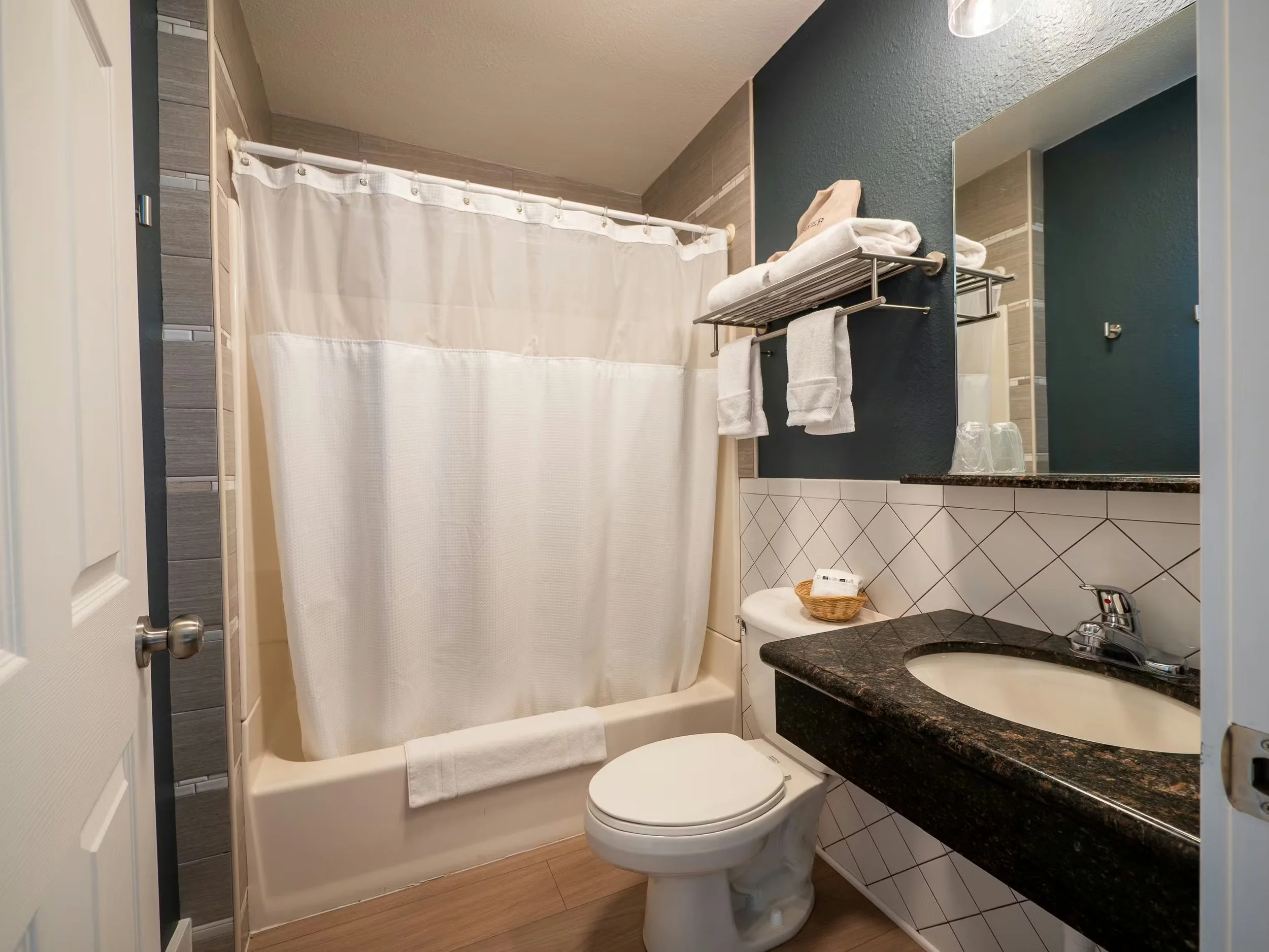 balanced rock inn - fruita- queen suite6.jpg