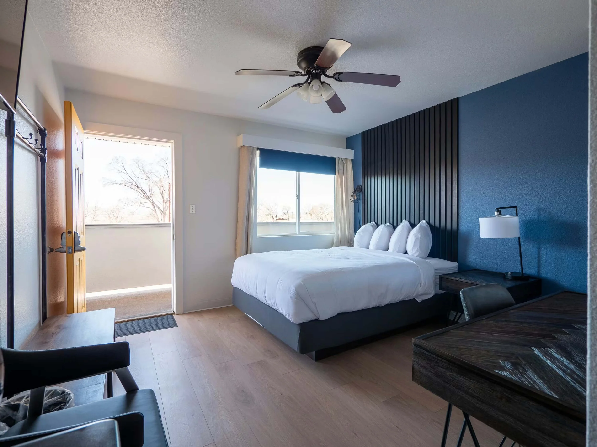 Balanced Rock Inn - single queen room1.jpg