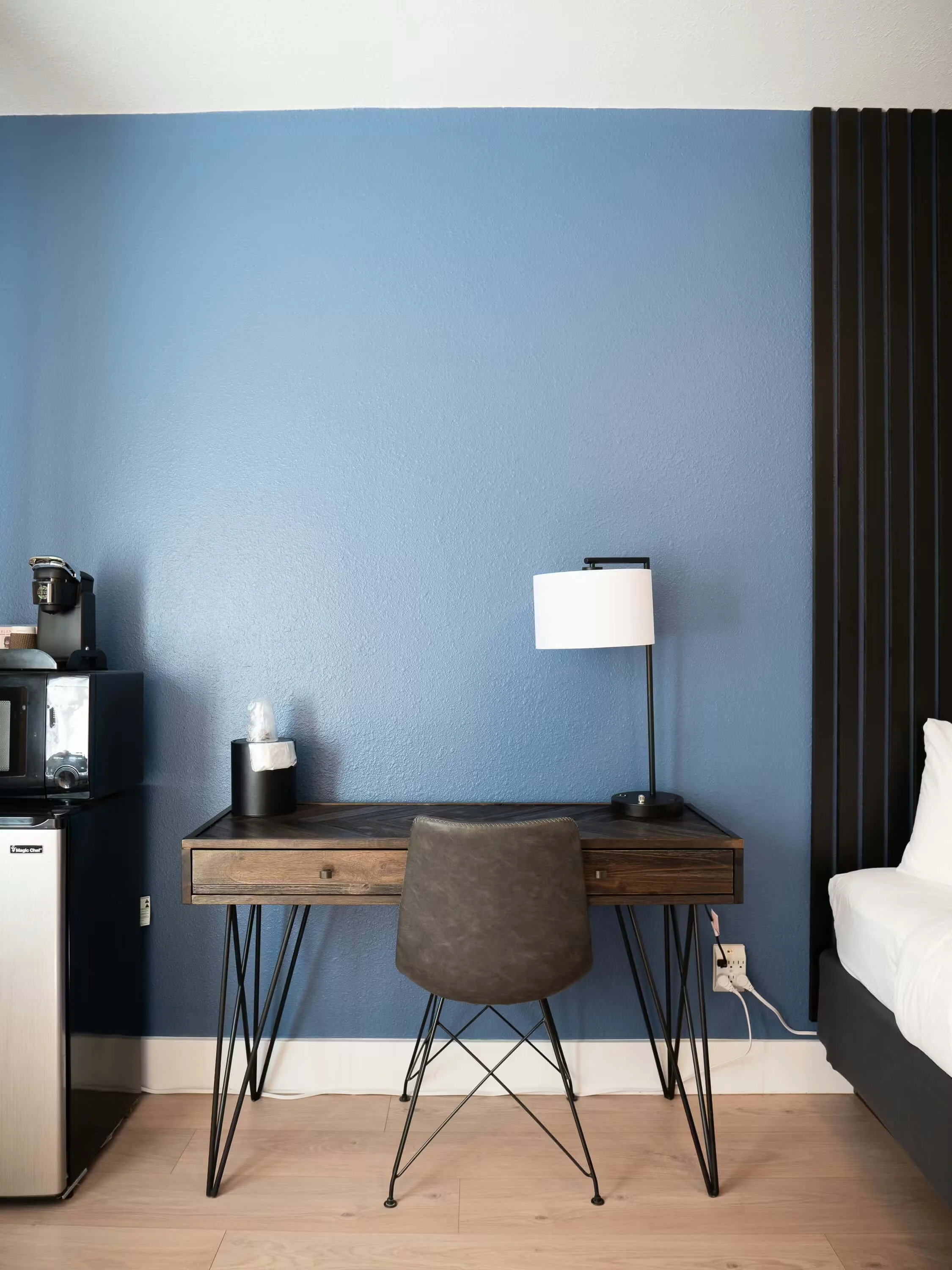 Balanced Rock Inn - single queen room4.jpg