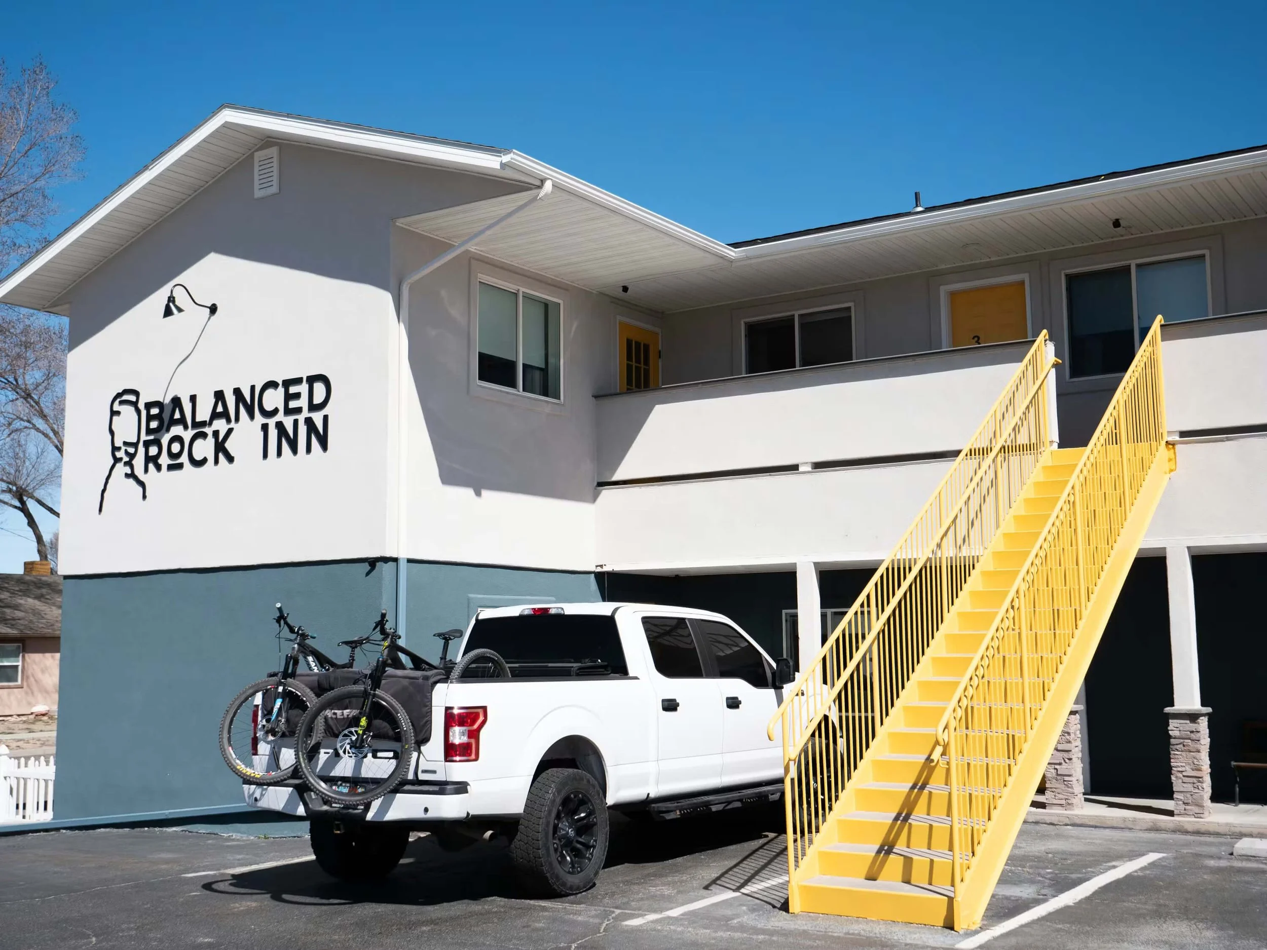 Balanced Rock Inn - single queen room7.jpg
