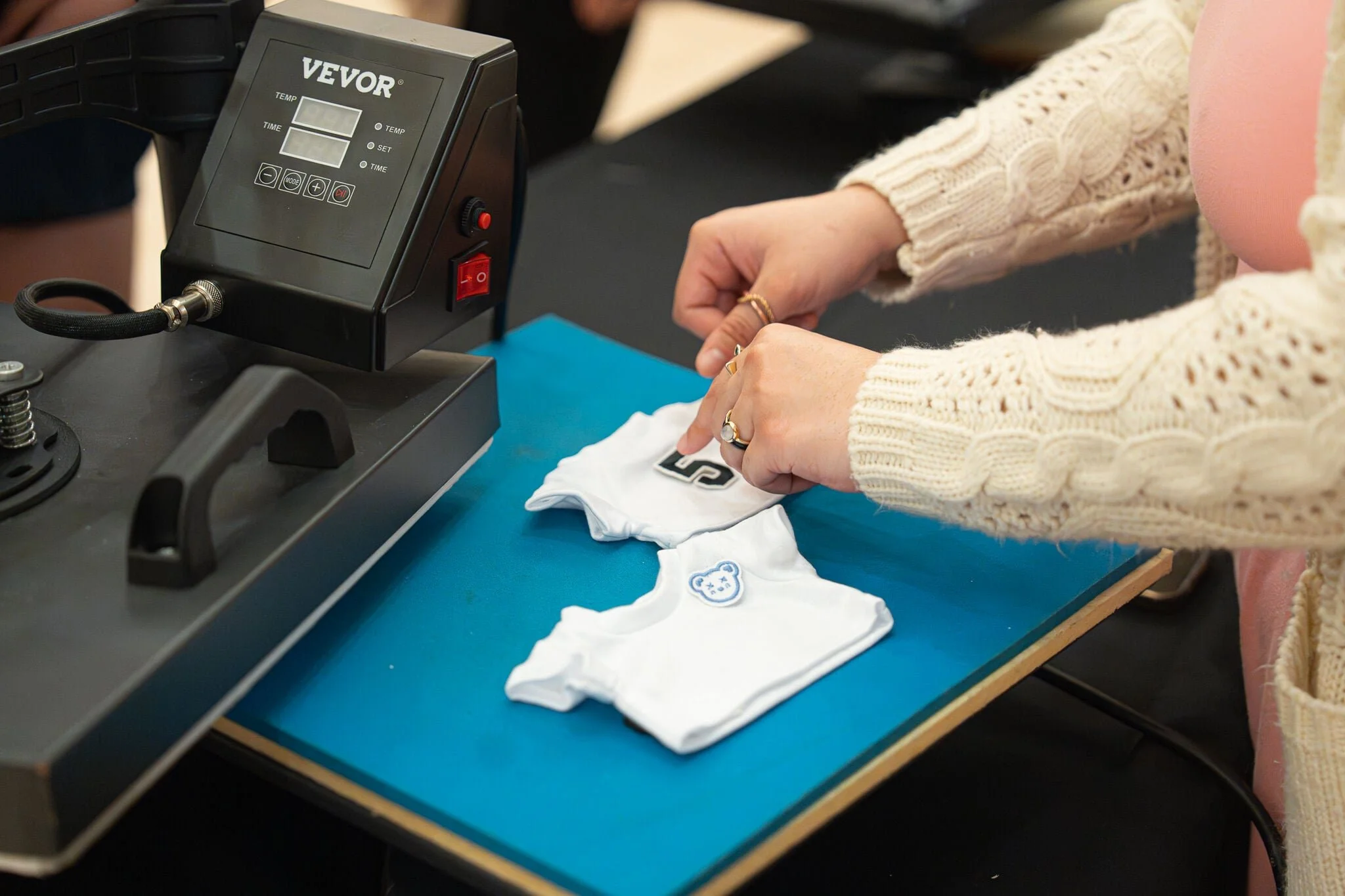 Pack‑A‑Critter draws long lines, lightens midterm stress