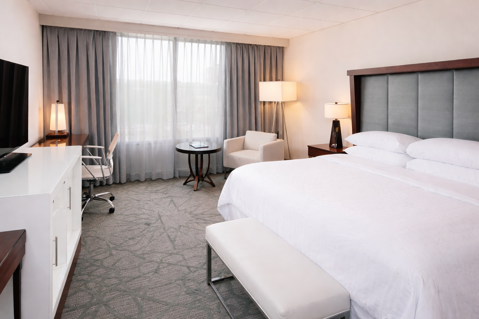 Club King Guest Room