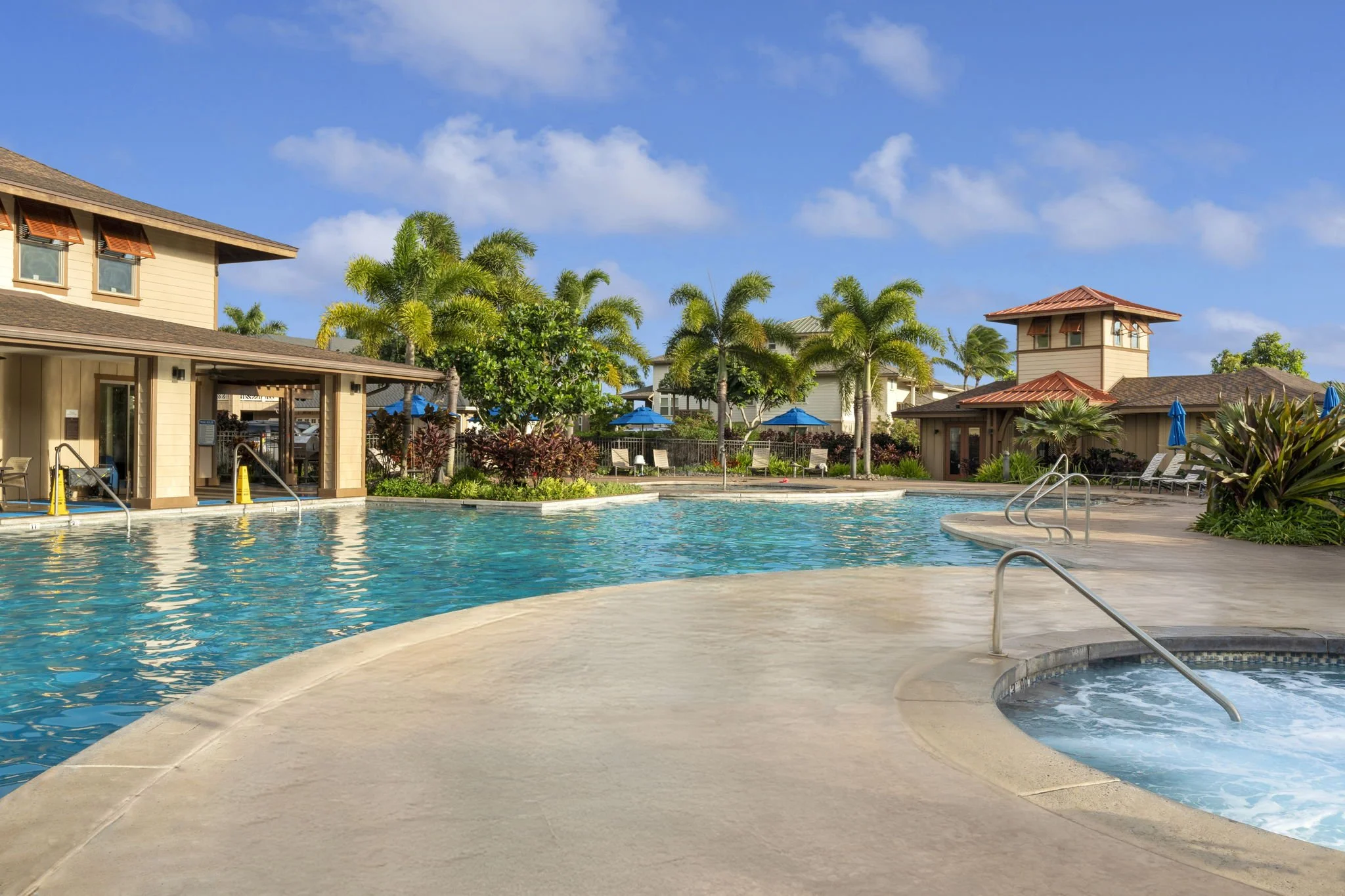 Pili Mai resort pool and spa 